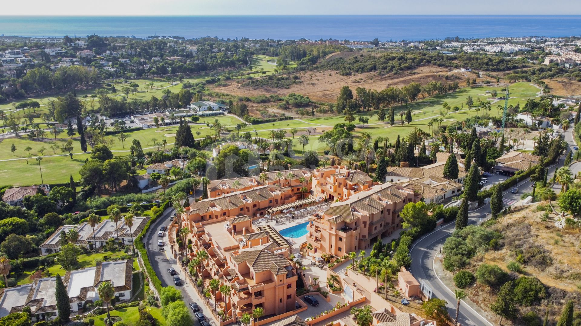 Wonderful three bedroom duplex apartment located in Urbanisation Royal Marbella Golf Resort, Benahavis