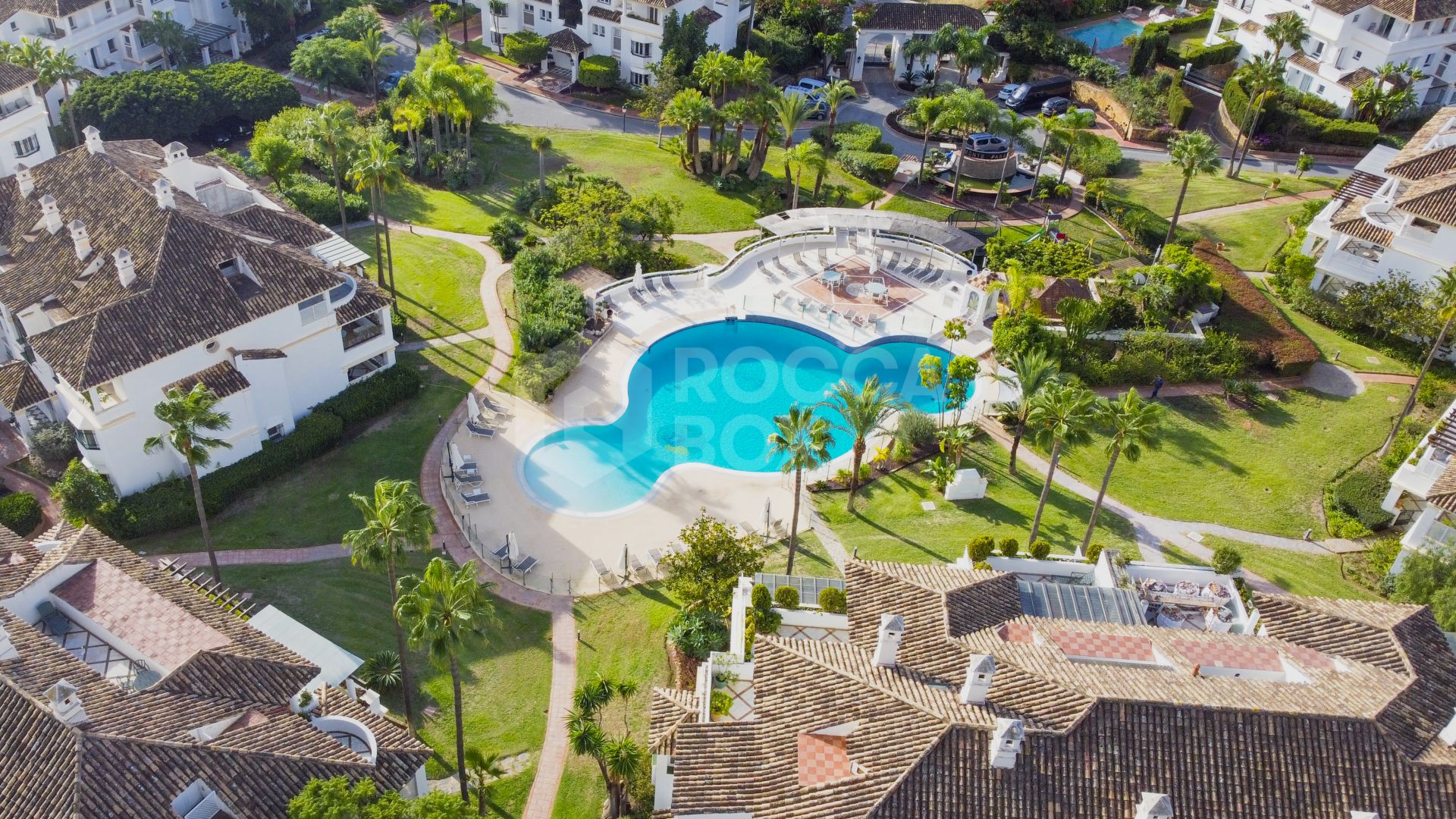 Impressive three bedroom ground floor apartment located in the exclusive community of Monte Paraiso, Marbella