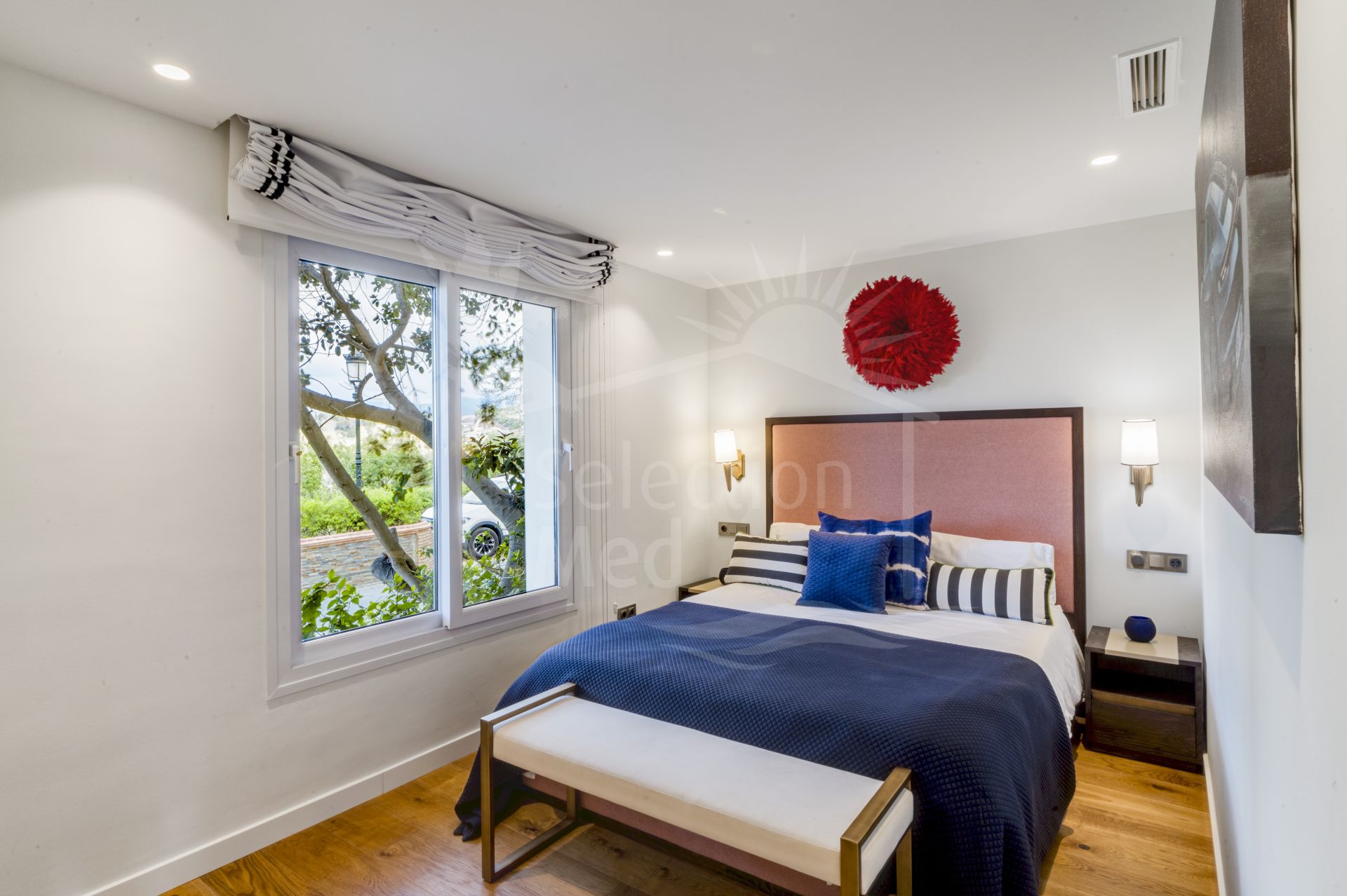 Impresionante apartamento en planta baja de tres dormitorios situado en la exclusiva comunidad de Monte Paraíso, Marbella