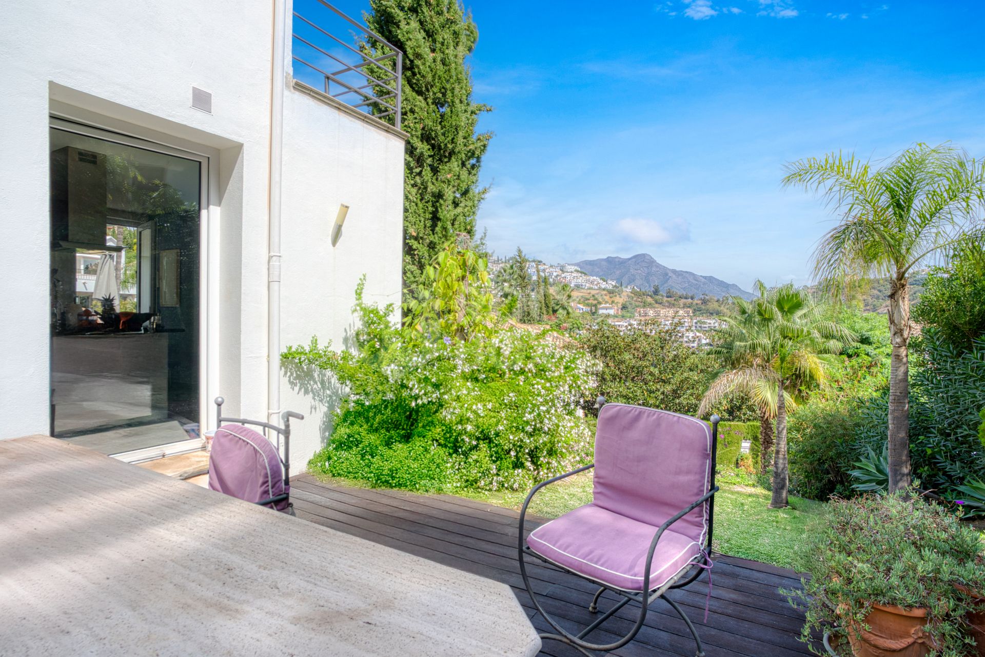 Spacious five bedroom, Villa located in the exclusive Los Arqueros Golf Resort in Benahavís