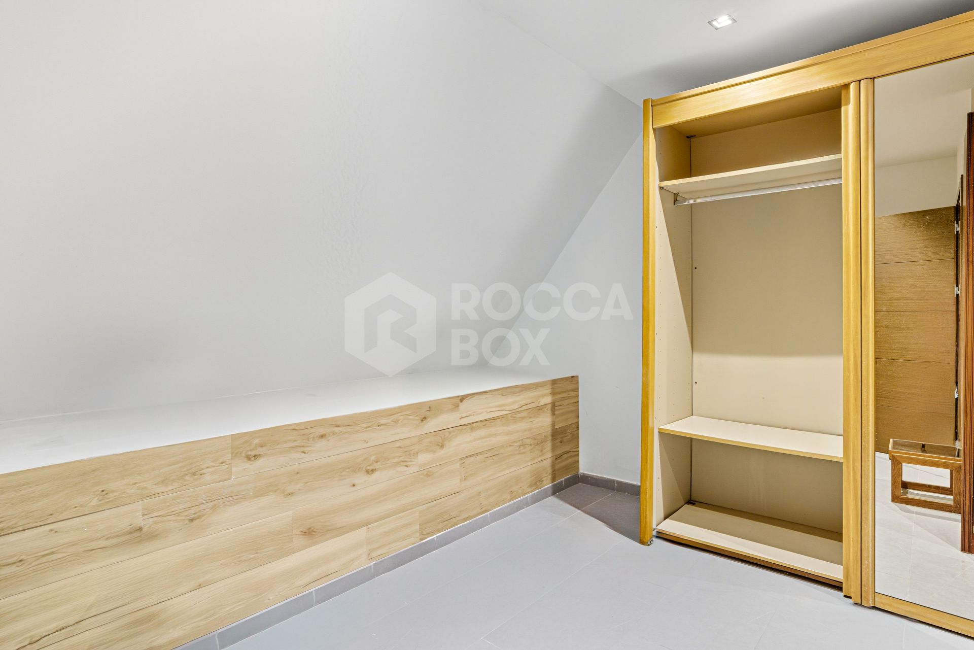 Spacious five bedroom, Villa located in the exclusive Los Arqueros Golf Resort in Benahavís