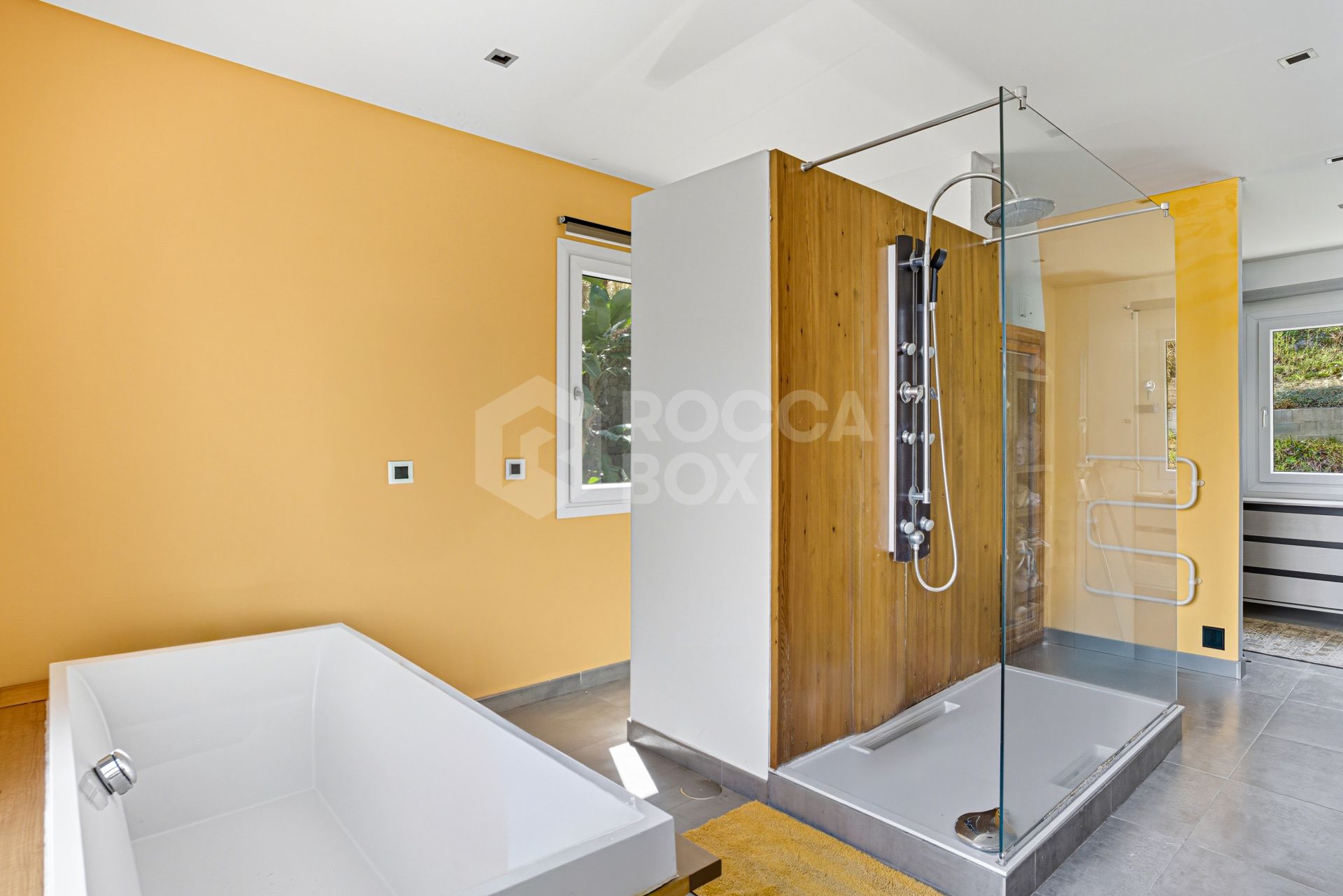 Spacious five bedroom, Villa located in the exclusive Los Arqueros Golf Resort in Benahavís