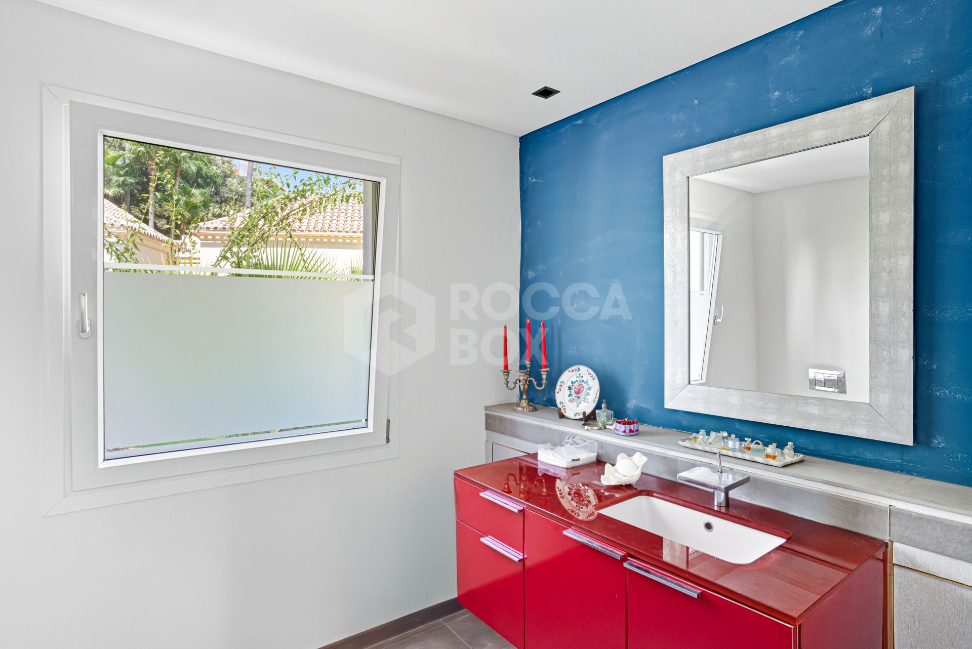 Spacious five bedroom, Villa located in the exclusive Los Arqueros Golf Resort in Benahavís