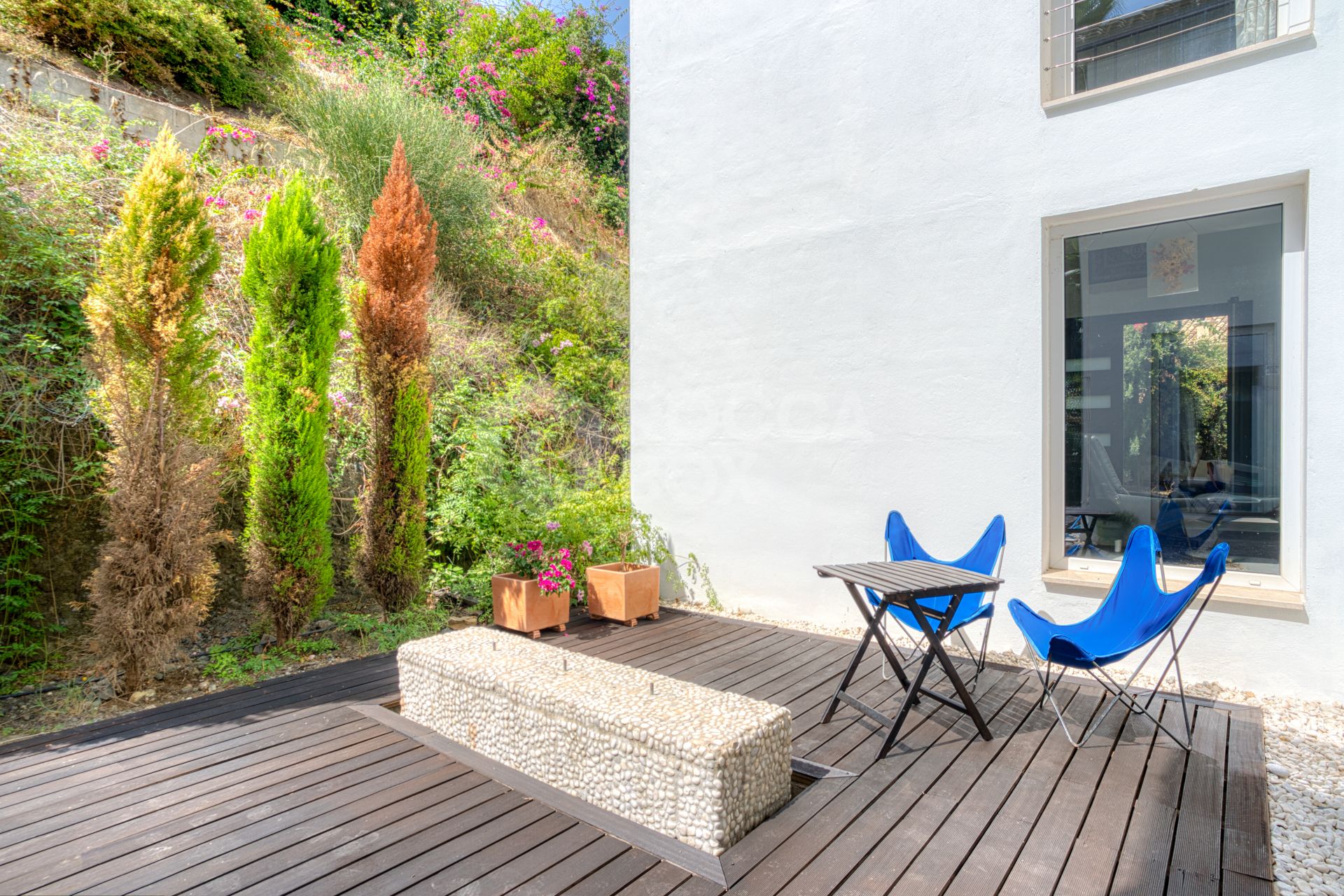 Spacious five bedroom, Villa located in the exclusive Los Arqueros Golf Resort in Benahavís