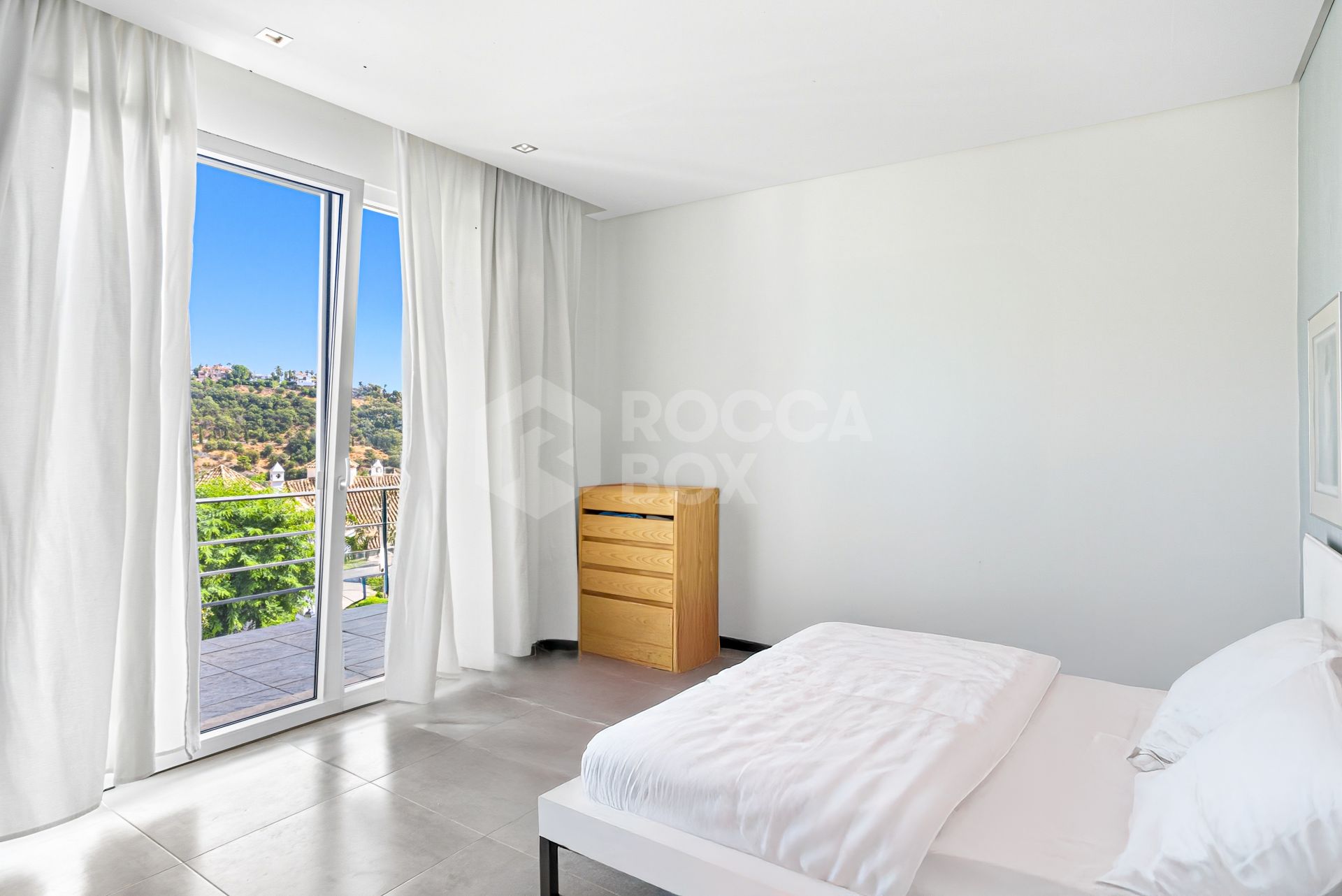 Spacious five bedroom, Villa located in the exclusive Los Arqueros Golf Resort in Benahavís