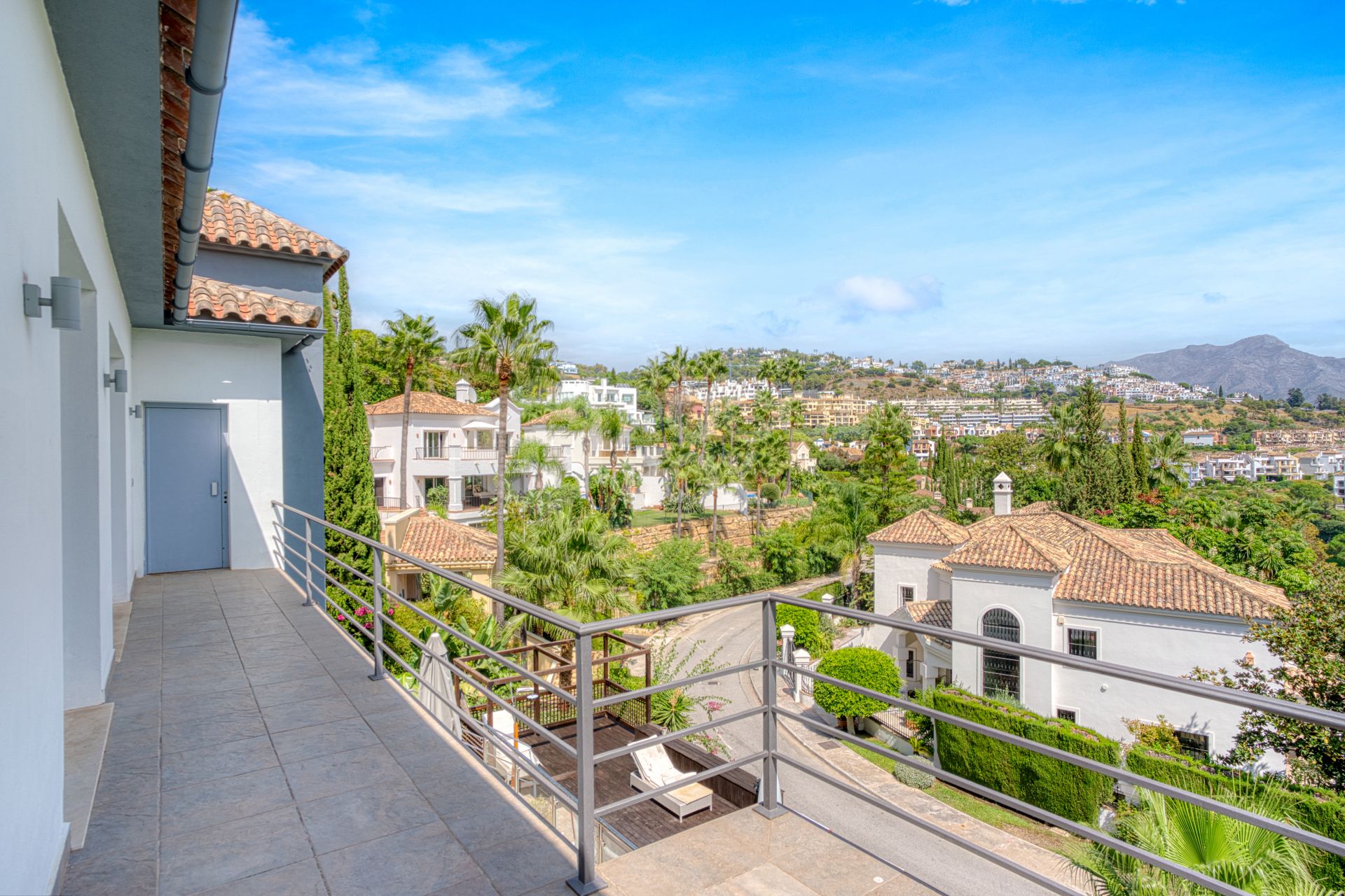 Spacious five bedroom, Villa located in the exclusive Los Arqueros Golf Resort in Benahavís