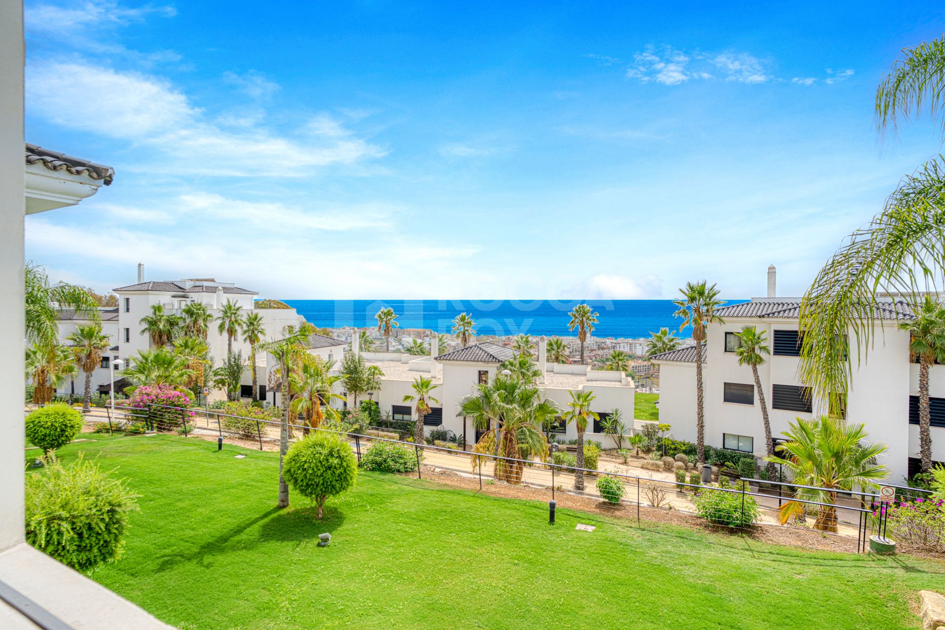 Stylish south-facing three bedroom apartment with spectacular sea views, located in the prestigious Mirador de Estepona Hills