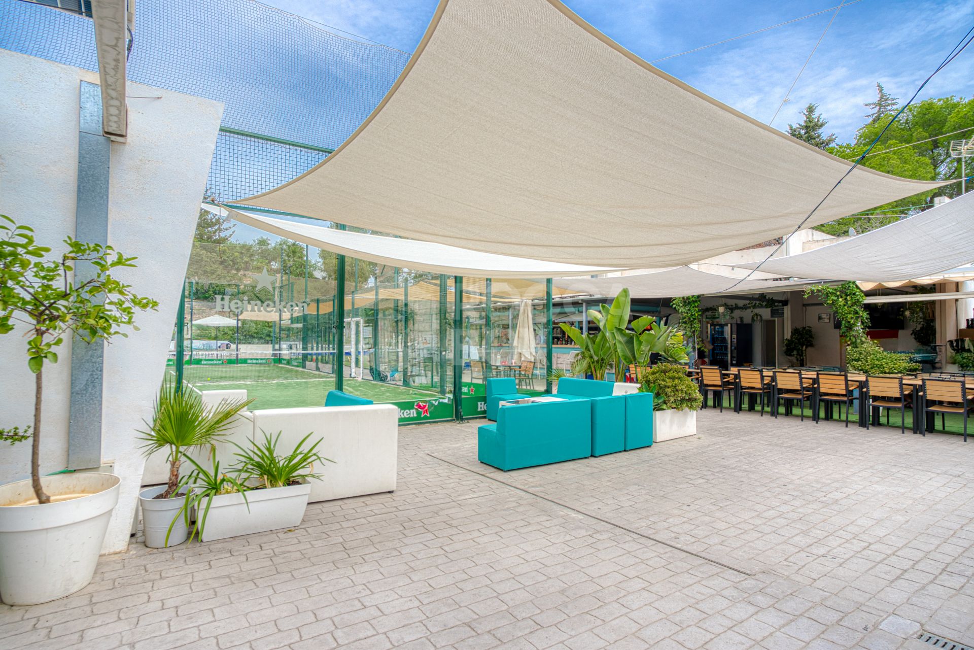 Stylish south-facing three bedroom apartment with spectacular sea views, located in the prestigious Mirador de Estepona Hills