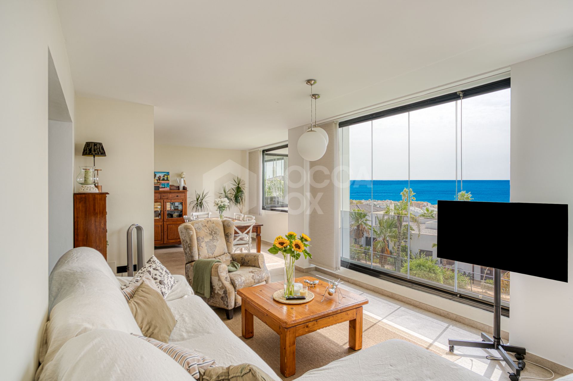 Stylish south-facing three bedroom apartment with spectacular sea views, located in the prestigious Mirador de Estepona Hills