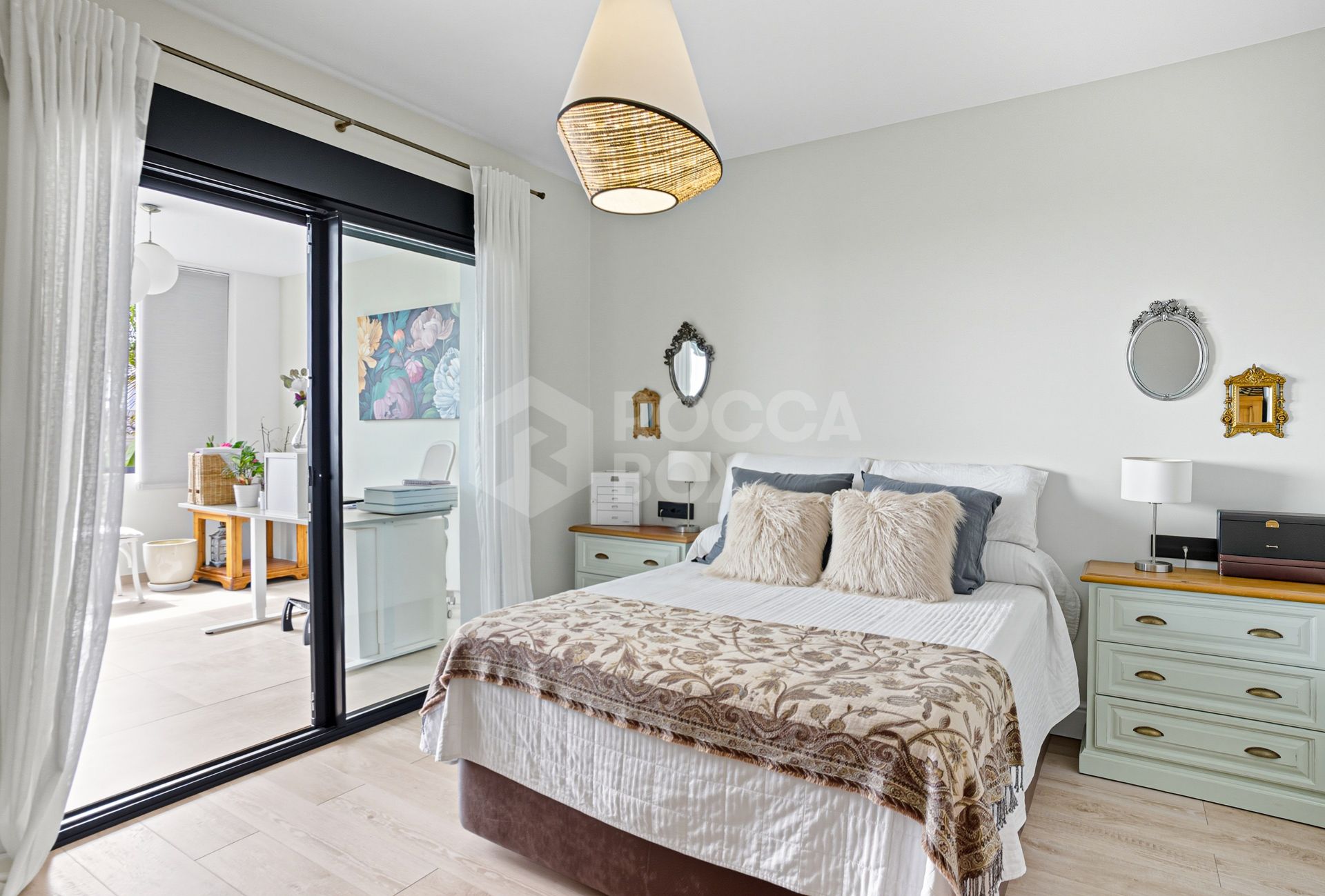 Stylish south-facing three bedroom apartment with spectacular sea views, located in the prestigious Mirador de Estepona Hills