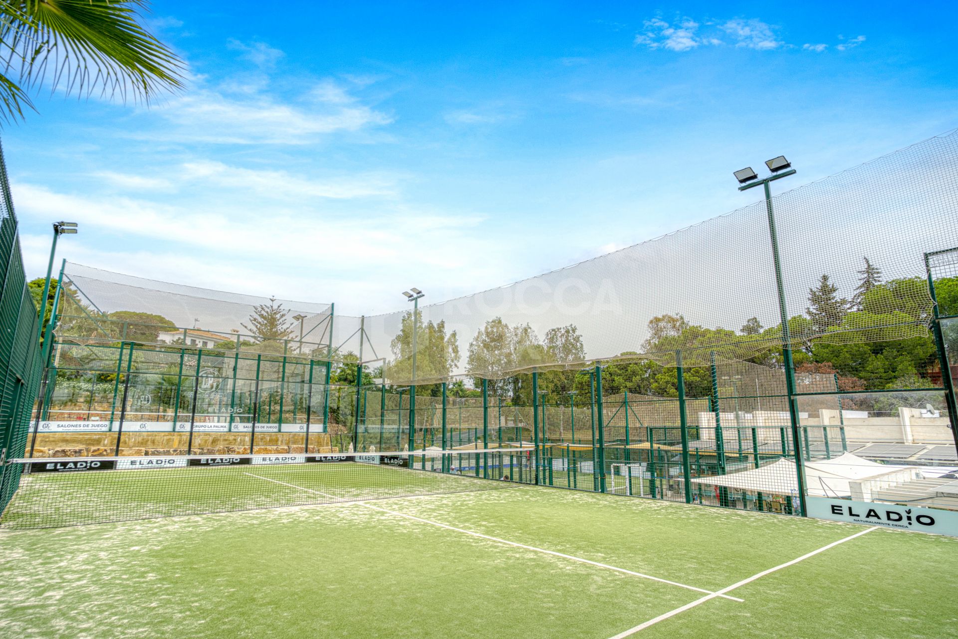 Stylish south-facing three bedroom apartment with spectacular sea views, located in the prestigious Mirador de Estepona Hills