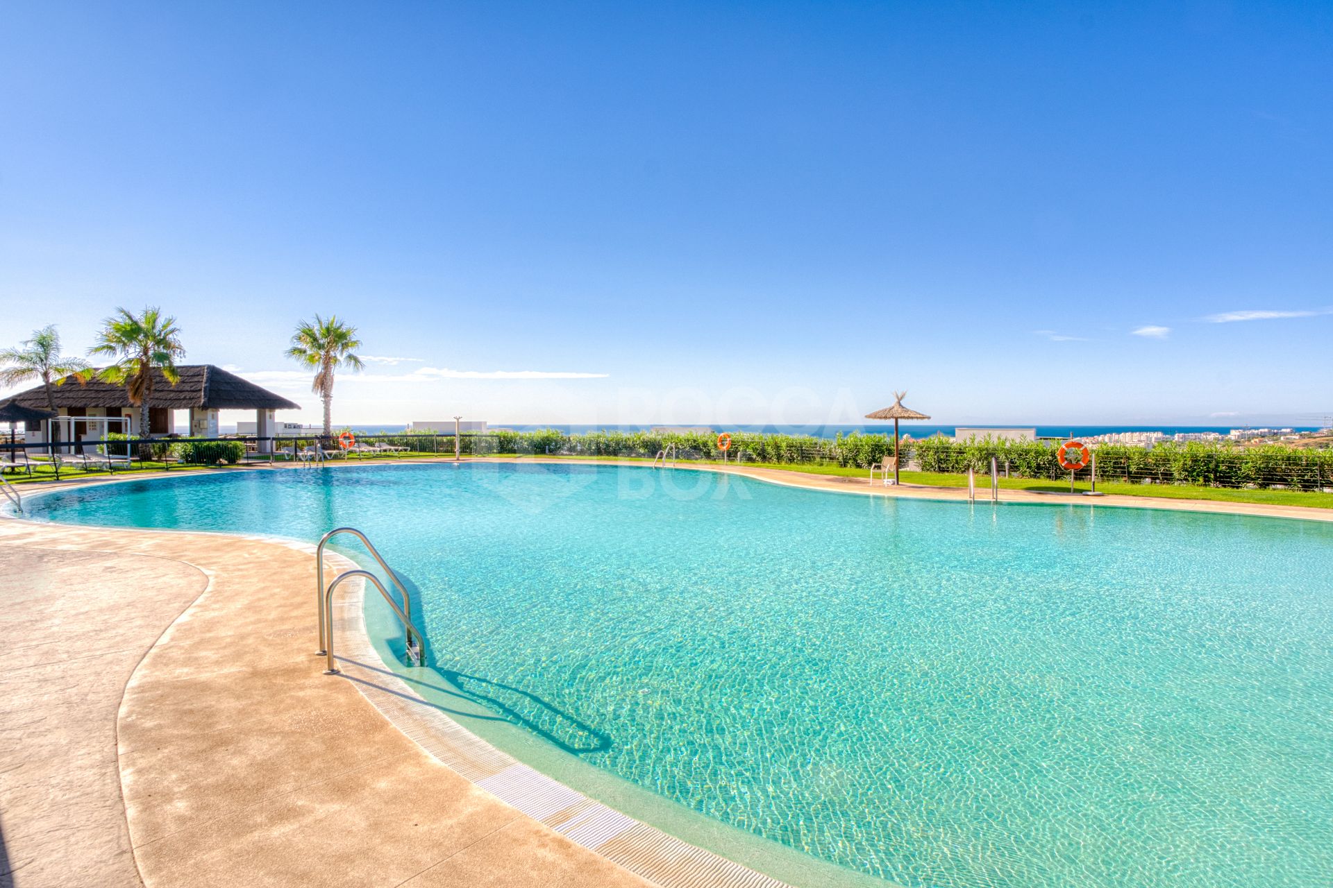 Stylish south-facing three bedroom apartment with spectacular sea views, located in the prestigious Mirador de Estepona Hills