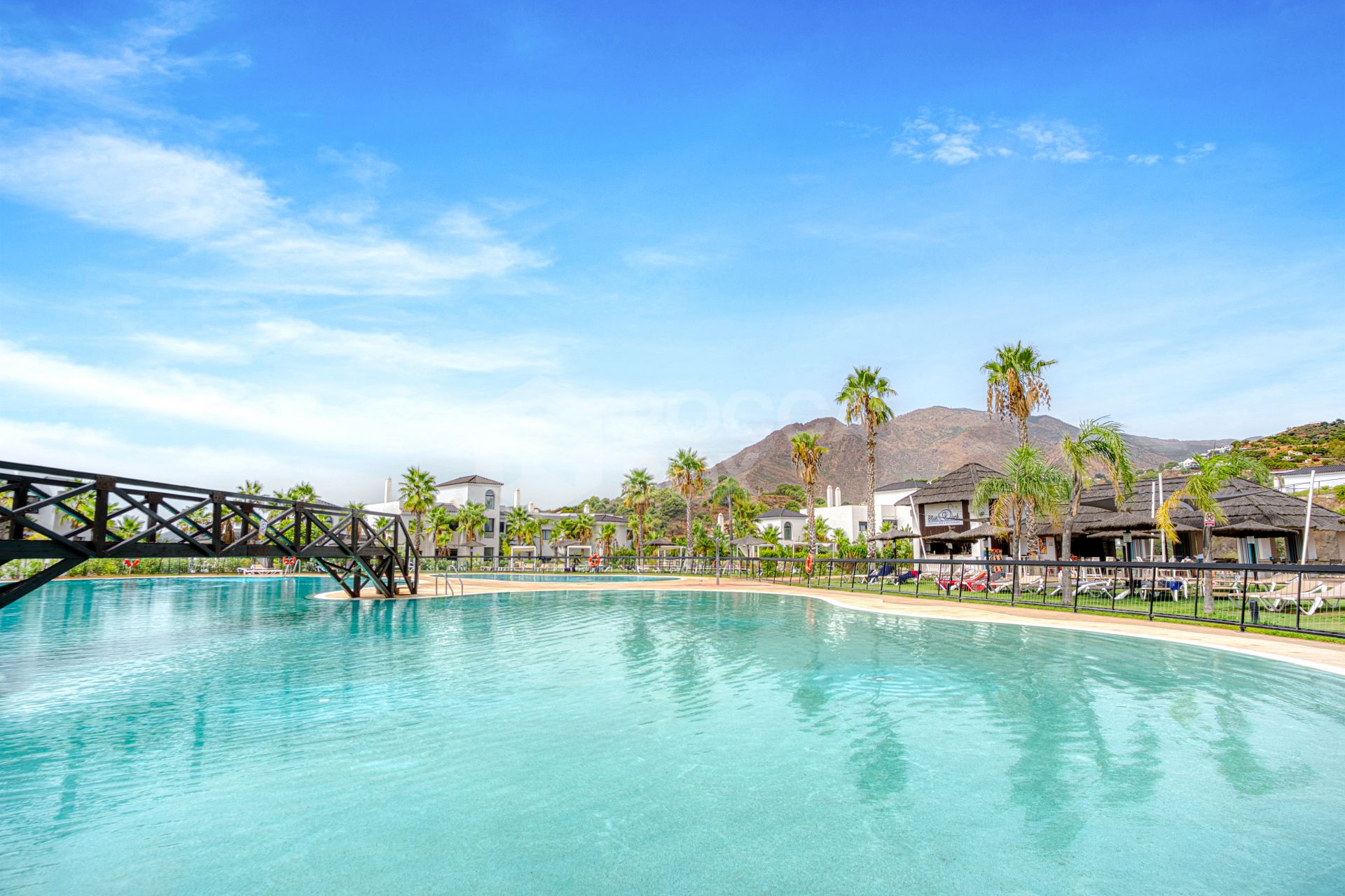 Stylish south-facing three bedroom apartment with spectacular sea views, located in the prestigious Mirador de Estepona Hills