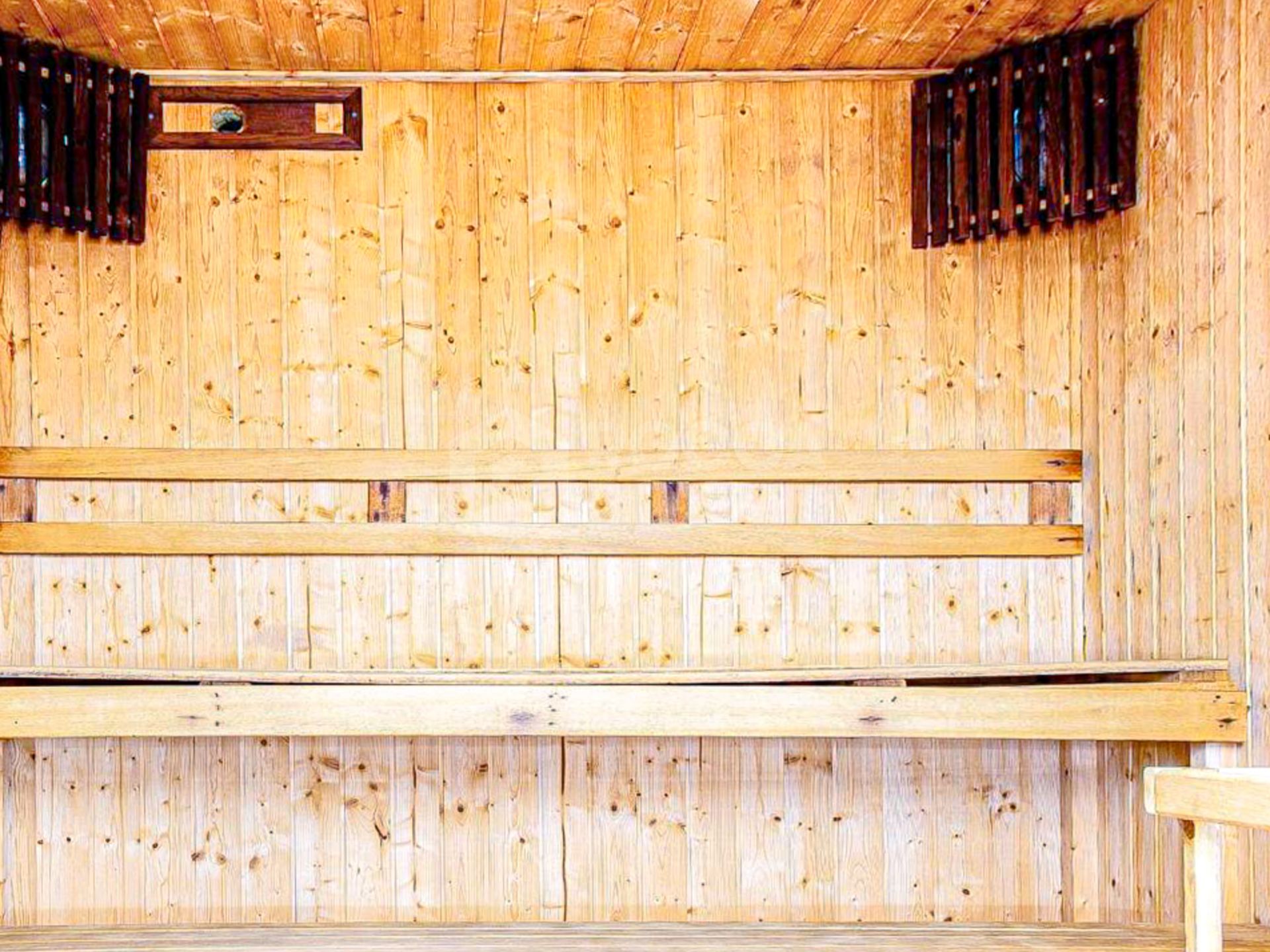 Wonderful two-bedroom, ground floor apartment located in the sought after gated community of Benatalaya