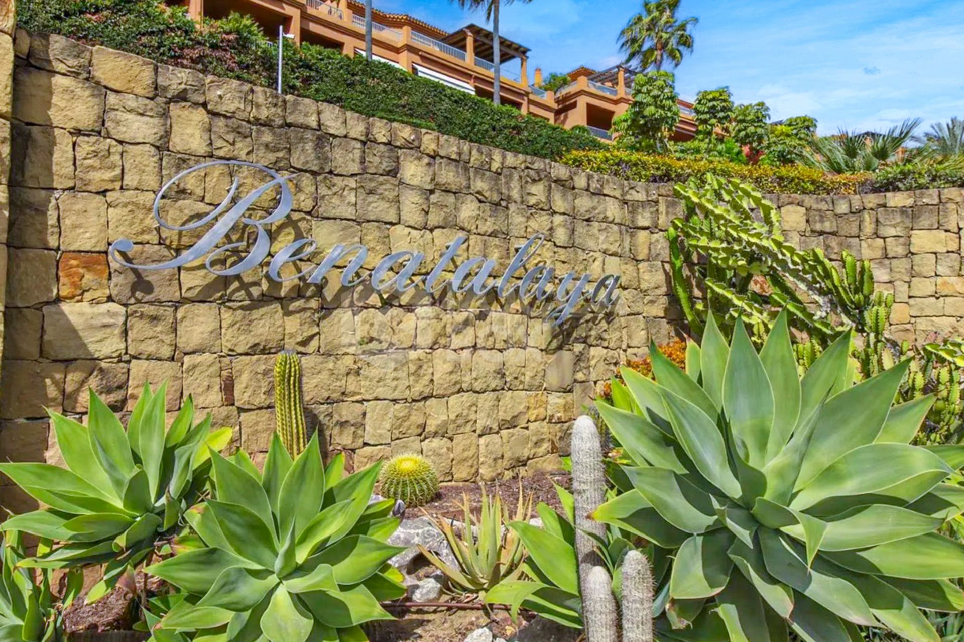 Wonderful two-bedroom, ground floor apartment located in the sought after gated community of Benatalaya