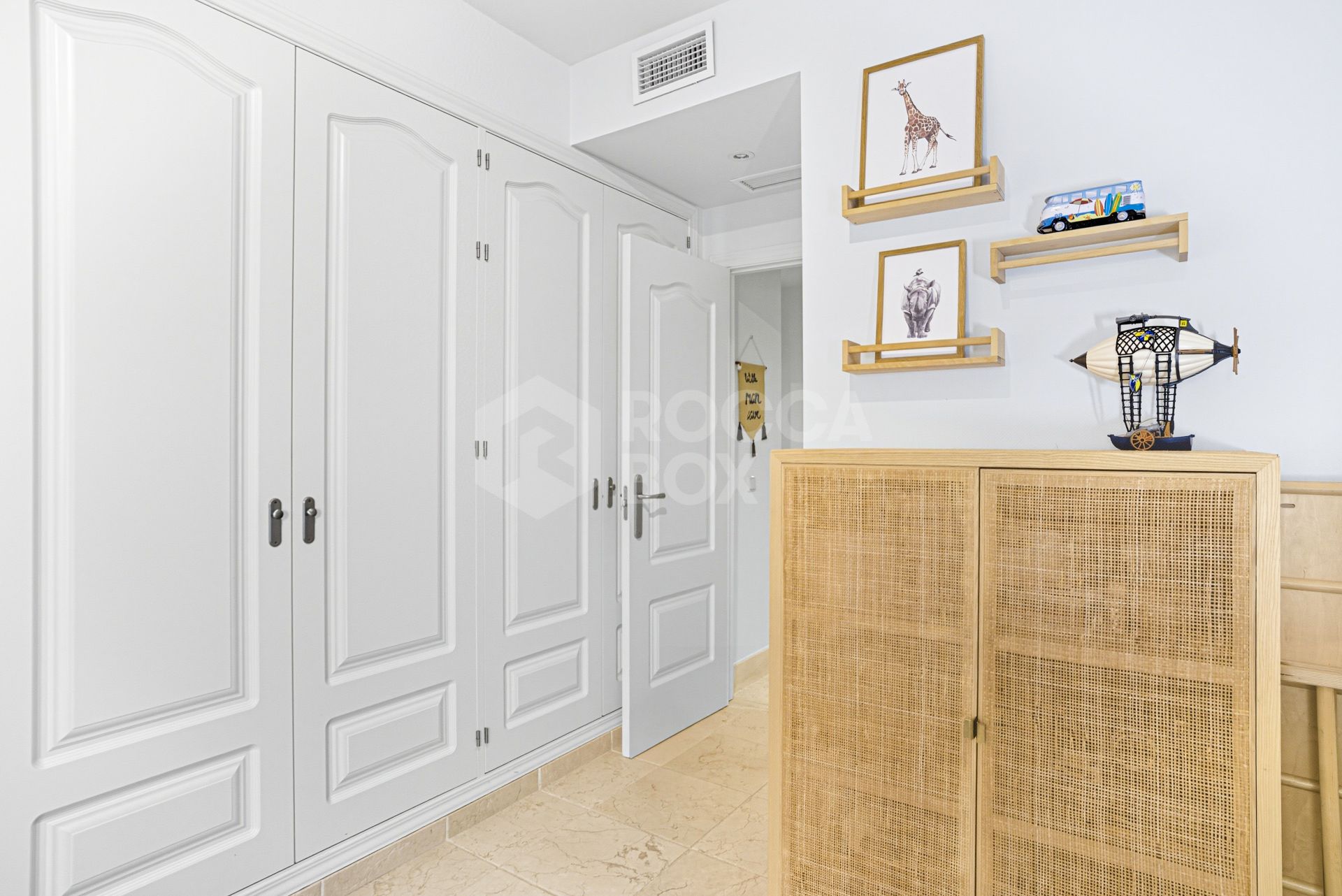 Wonderful two-bedroom, ground floor apartment located in the sought after gated community of Benatalaya