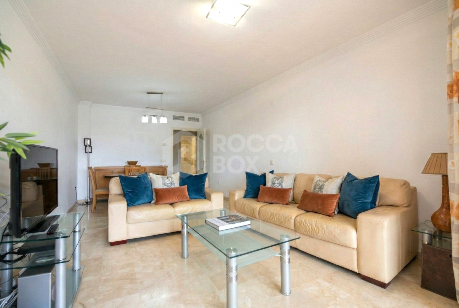 Bright and spacious two bedroom, ground floor apartment located in the prestigious Pino Golf community, Elviria