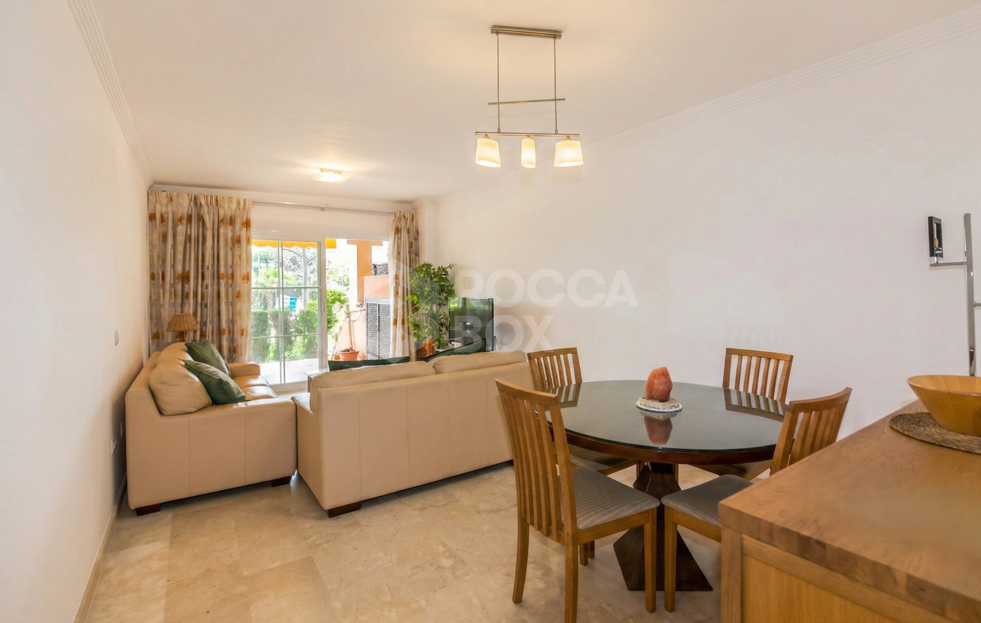 Bright and spacious two bedroom, ground floor apartment located in the prestigious Pino Golf community, Elviria