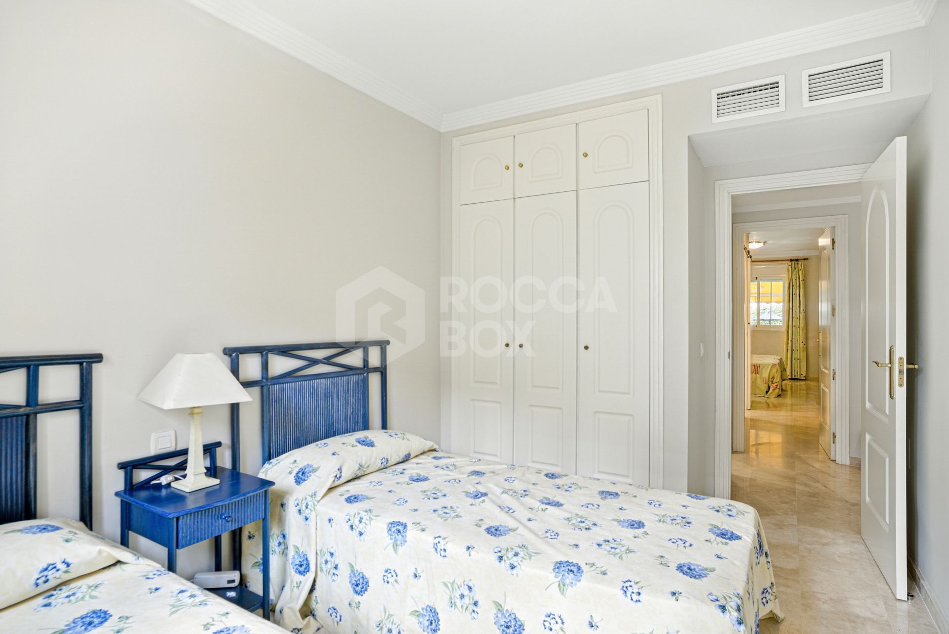 Bright and spacious two bedroom, ground floor apartment located in the prestigious Pino Golf community, Elviria