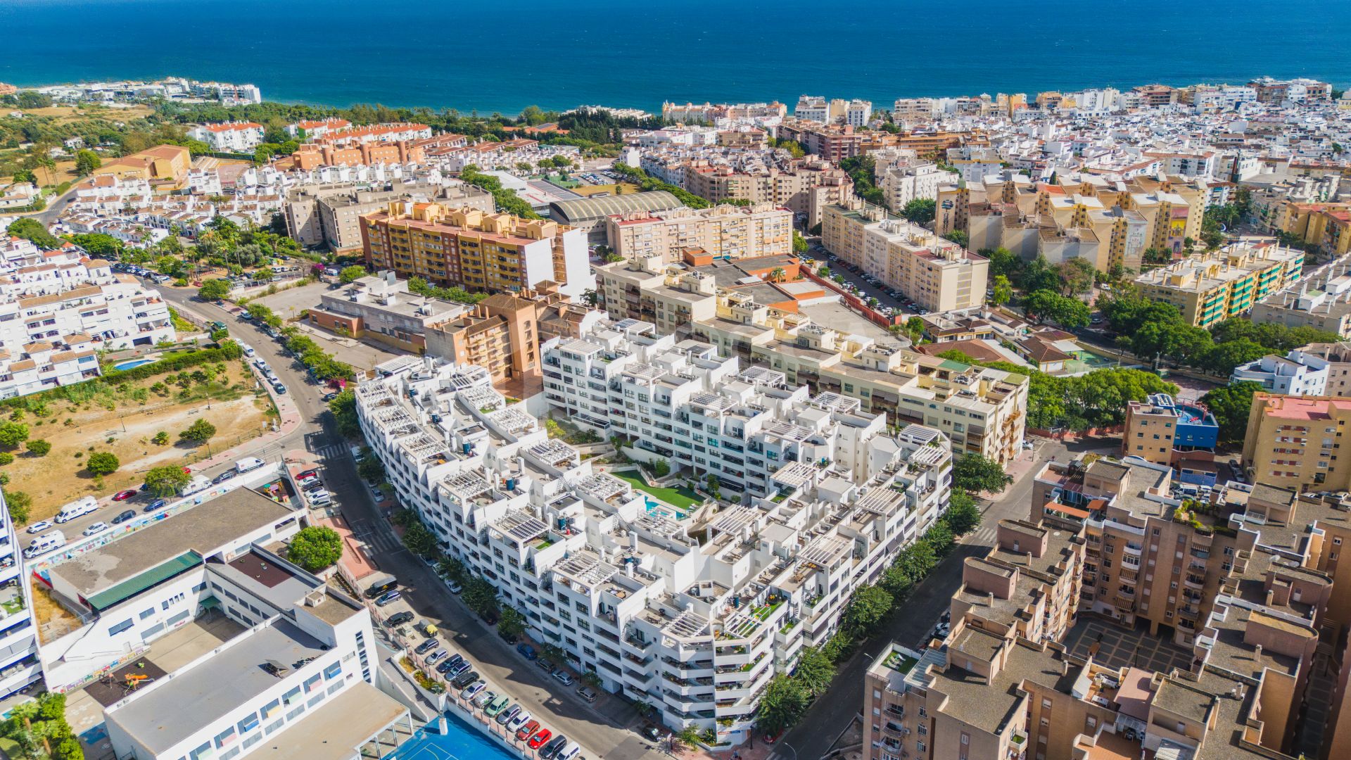 Beautiful south facing, three bed apartment located in the gated community of Estepona Gardens