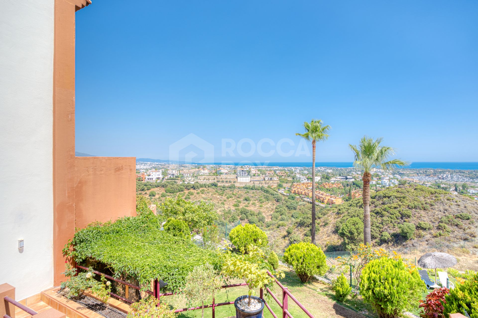 South-Facing Townhouse with Stunning Sea Views in Los Jaralillos, El Paraíso, Benahavís