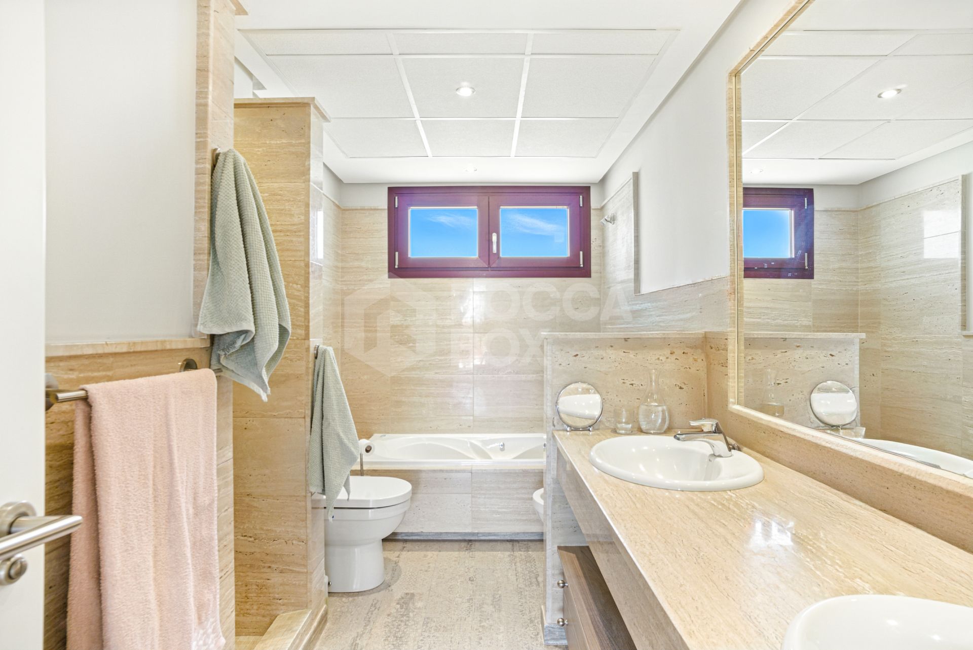 South-Facing Townhouse with Stunning Sea Views in Los Jaralillos, El Paraíso, Benahavís