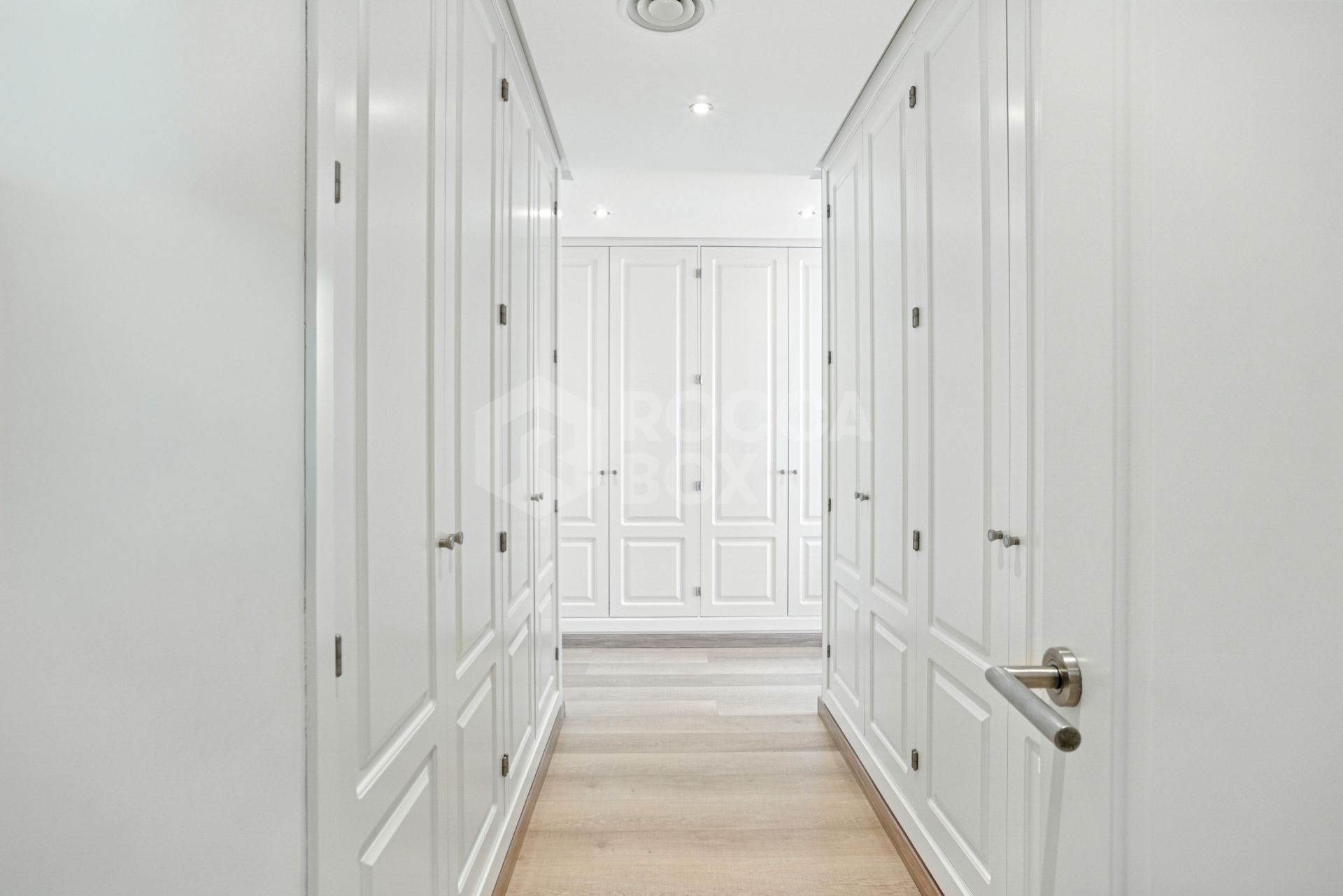 South-Facing Townhouse with Stunning Sea Views in Los Jaralillos, El Paraíso, Benahavís