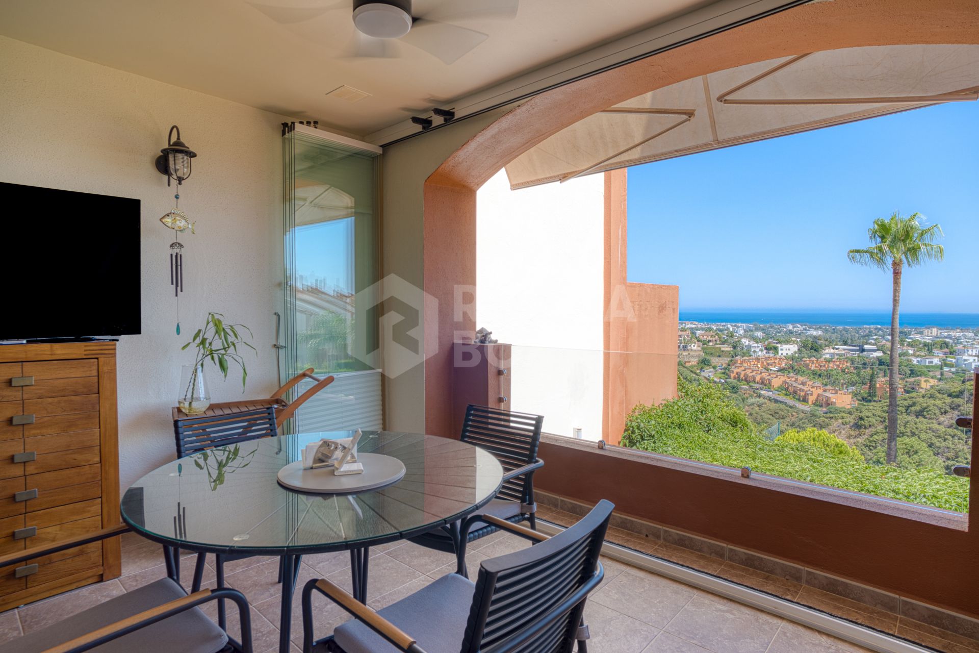 South-Facing Townhouse with Stunning Sea Views in Los Jaralillos, El Paraíso, Benahavís