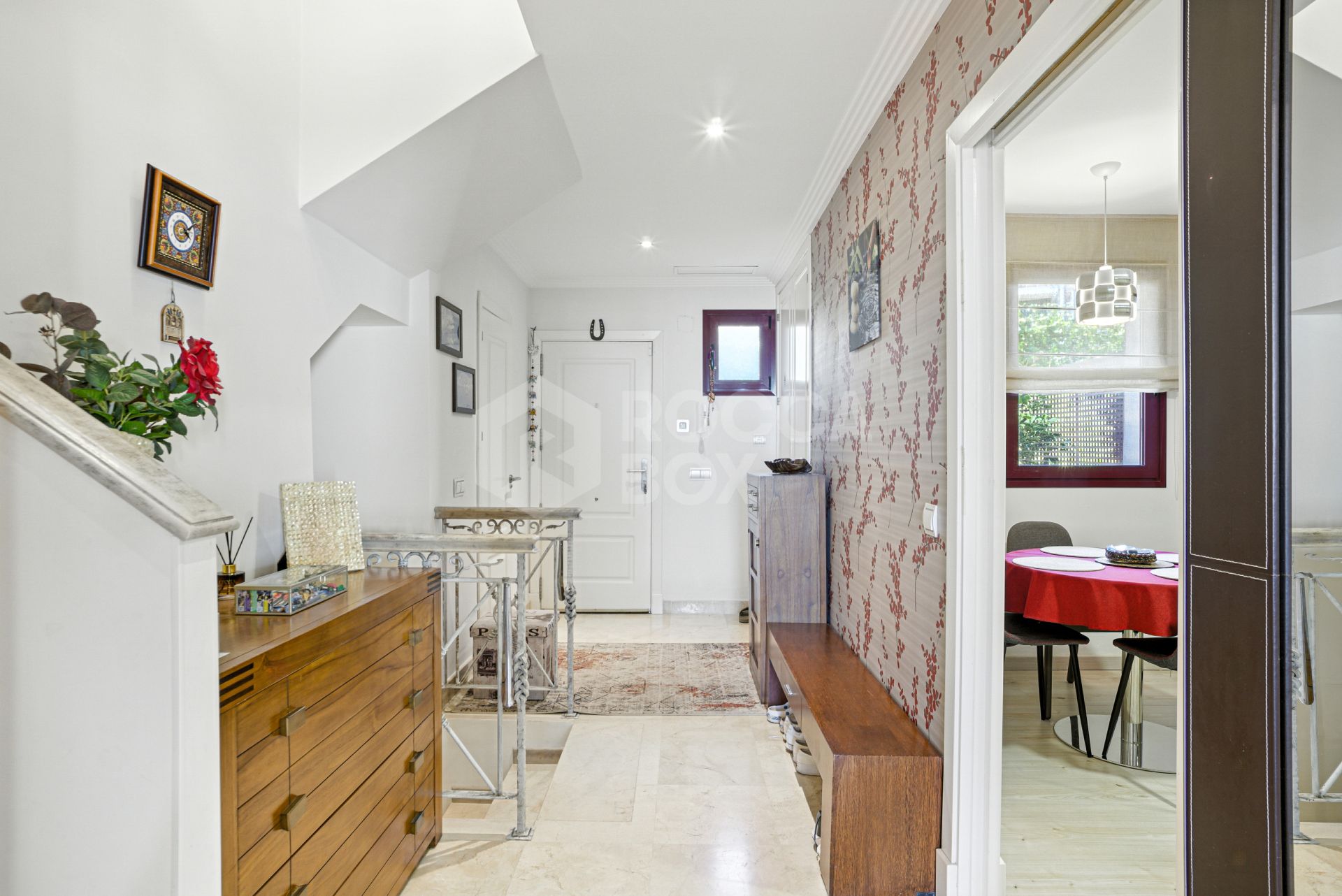 South-Facing Townhouse with Stunning Sea Views in Los Jaralillos, El Paraíso, Benahavís