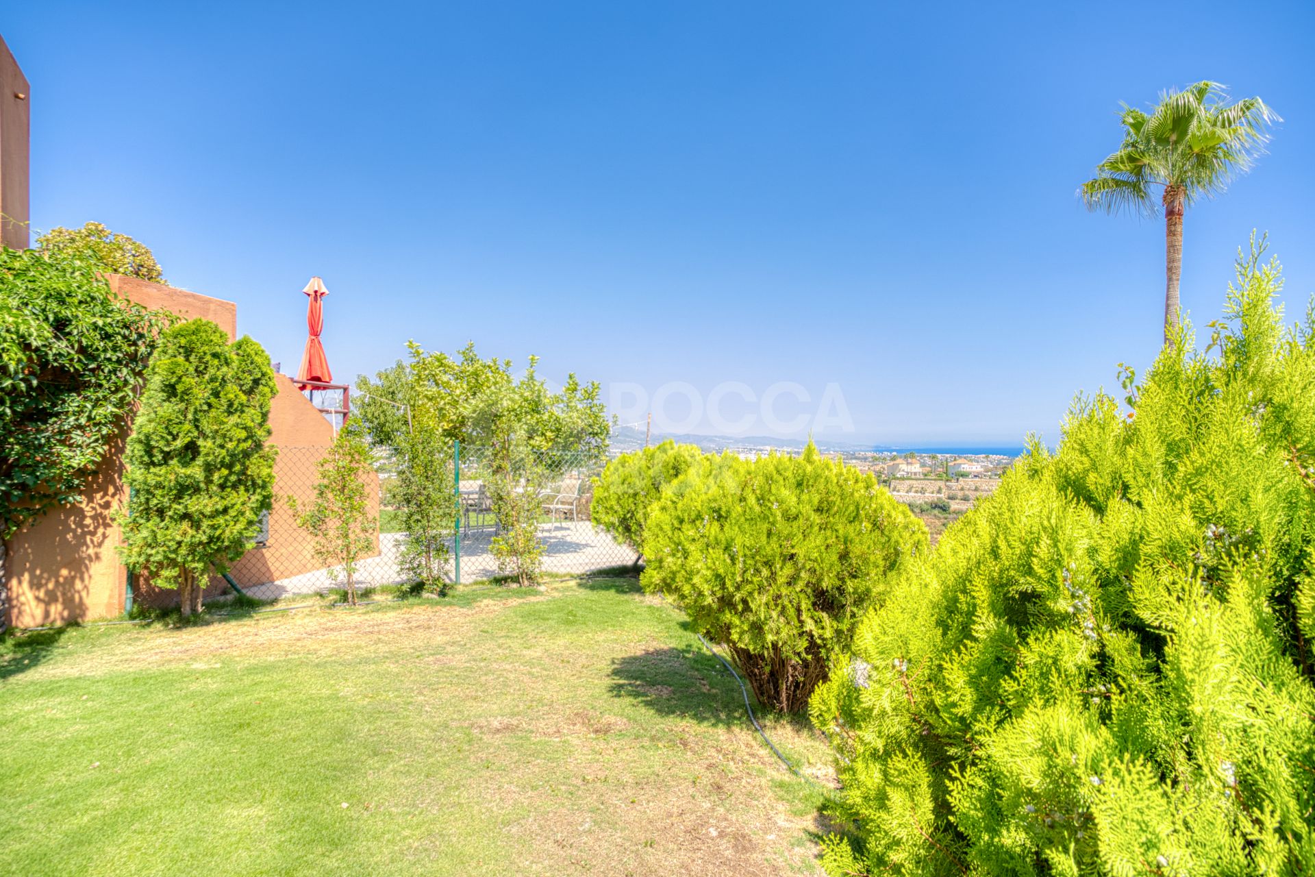 South-Facing Townhouse with Stunning Sea Views in Los Jaralillos, El Paraíso, Benahavís