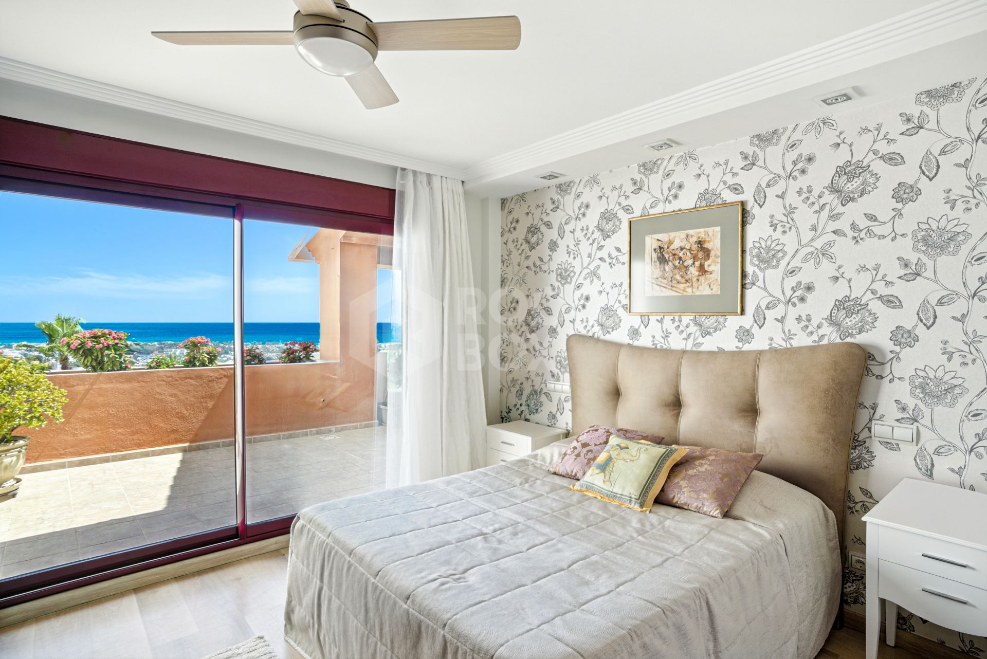 South-Facing Townhouse with Stunning Sea Views in Los Jaralillos, El Paraíso, Benahavís