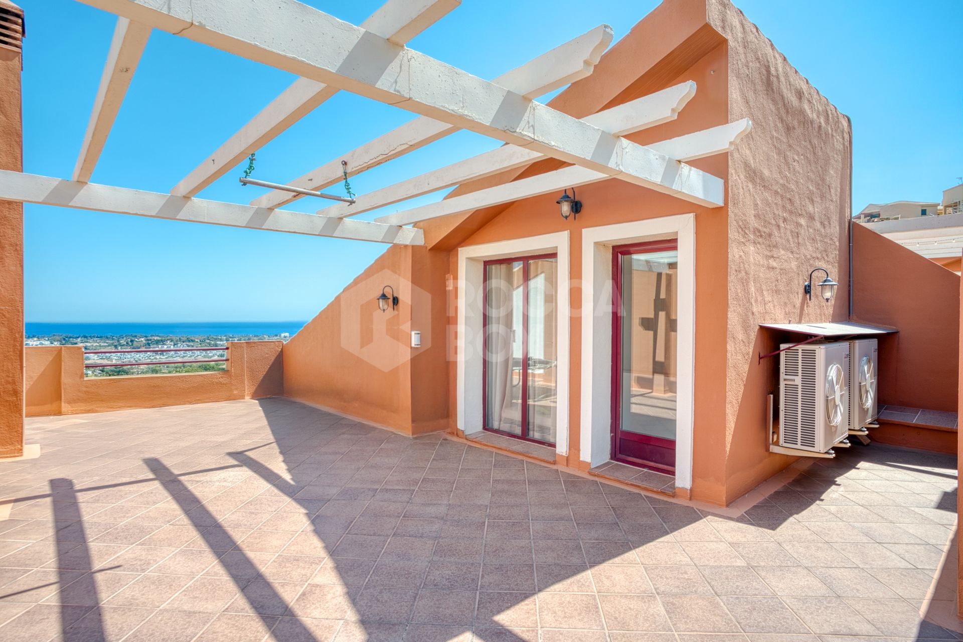 South-Facing Townhouse with Stunning Sea Views in Los Jaralillos, El Paraíso, Benahavís