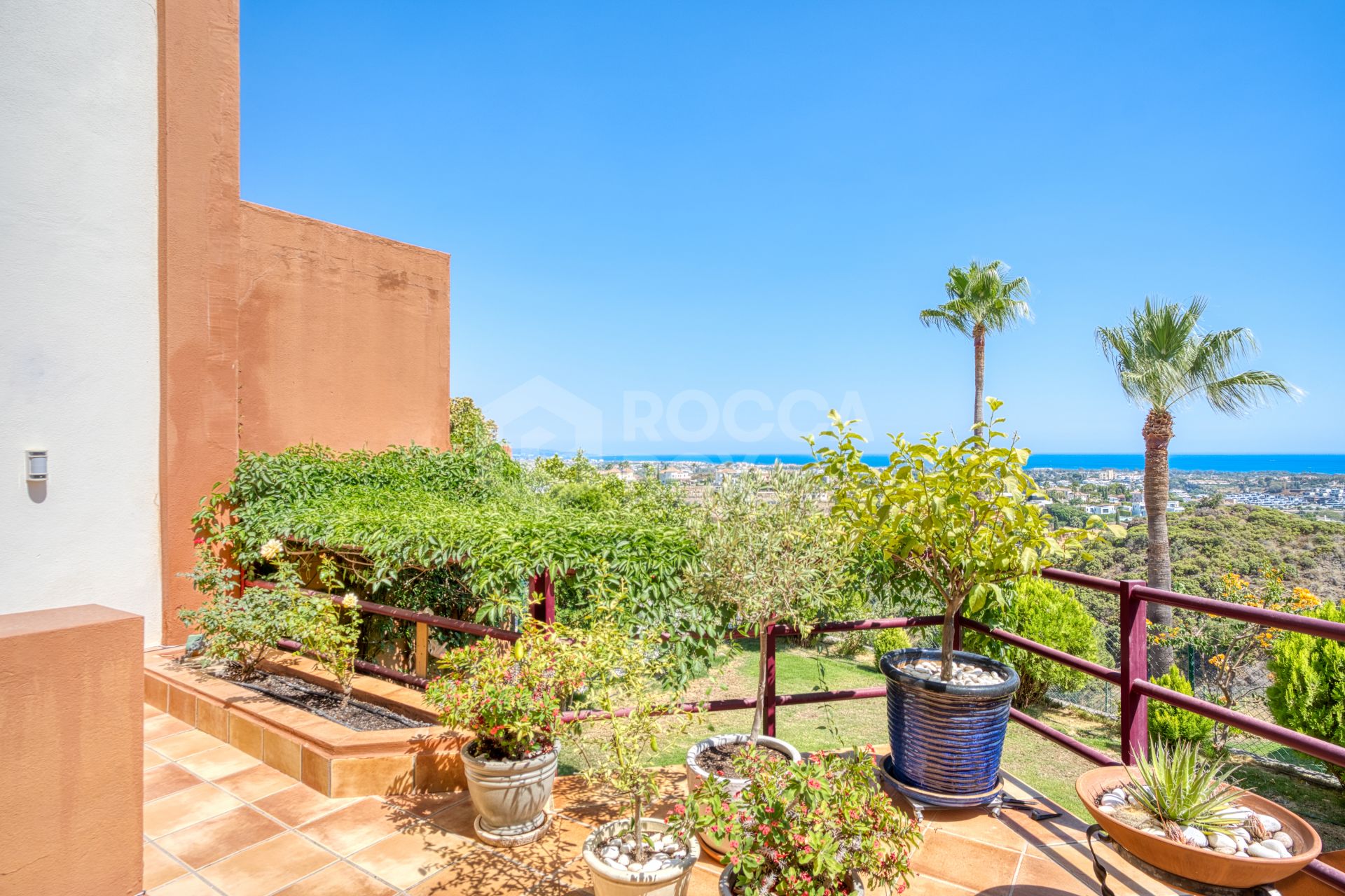 South-Facing Townhouse with Stunning Sea Views in Los Jaralillos, El Paraíso, Benahavís