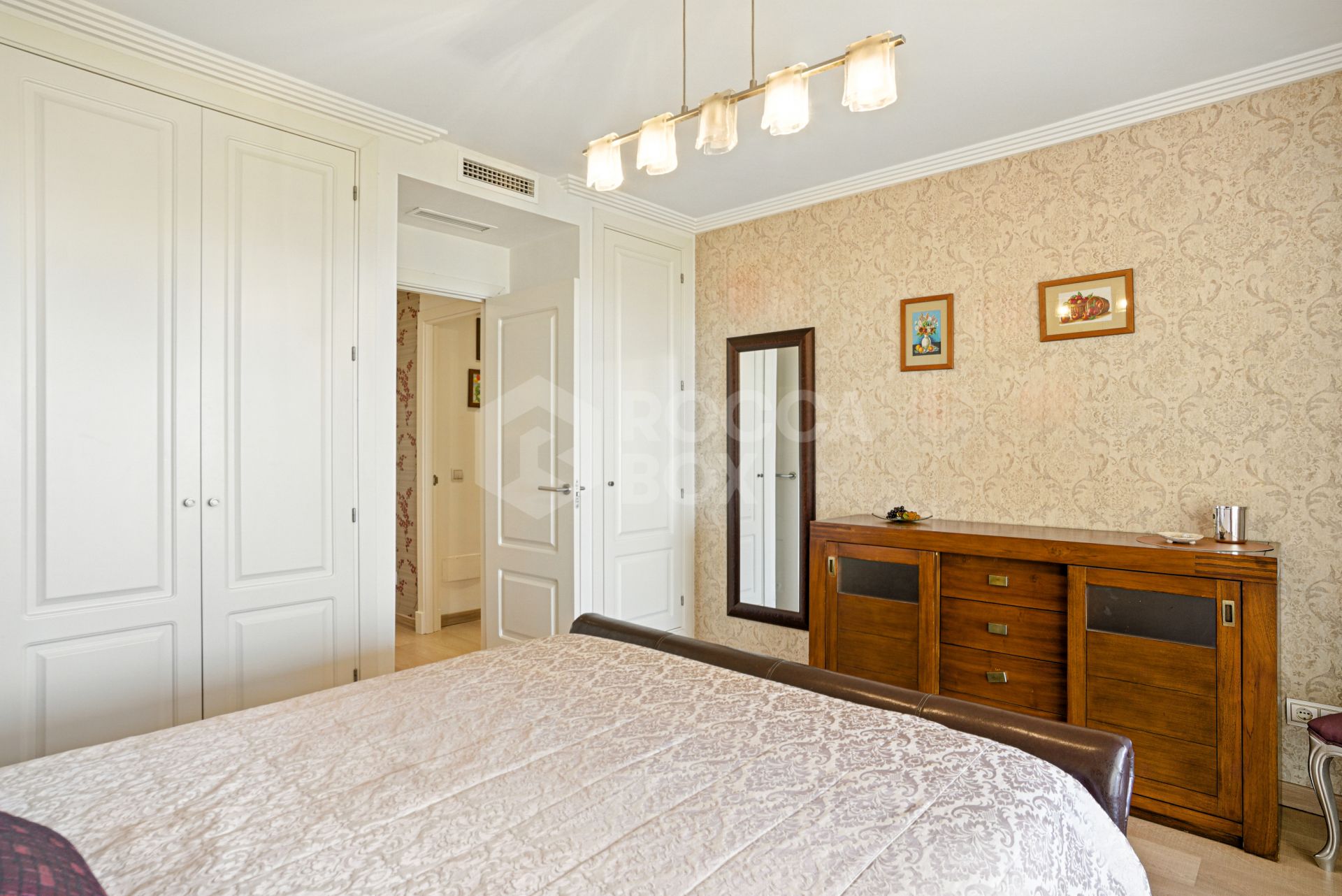 South-Facing Townhouse with Stunning Sea Views in Los Jaralillos, El Paraíso, Benahavís