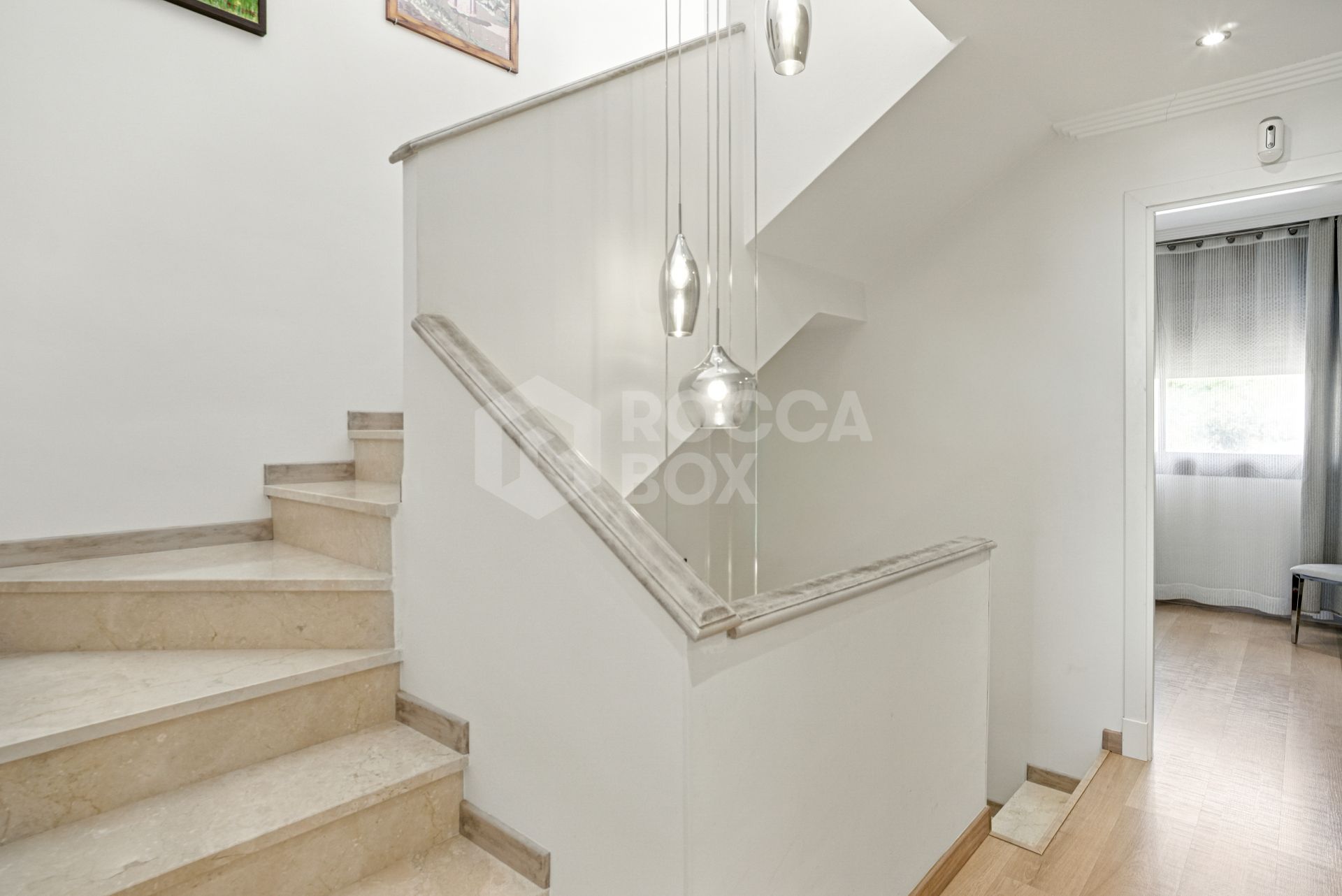 South-Facing Townhouse with Stunning Sea Views in Los Jaralillos, El Paraíso, Benahavís