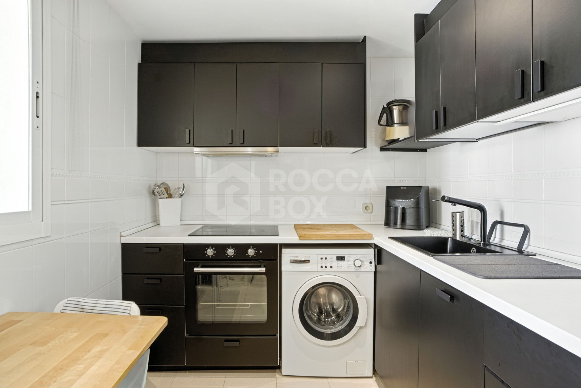 Beautiful south-facing, two-bedroom apartment located in the prestigious Hacienda Playa, Elviria