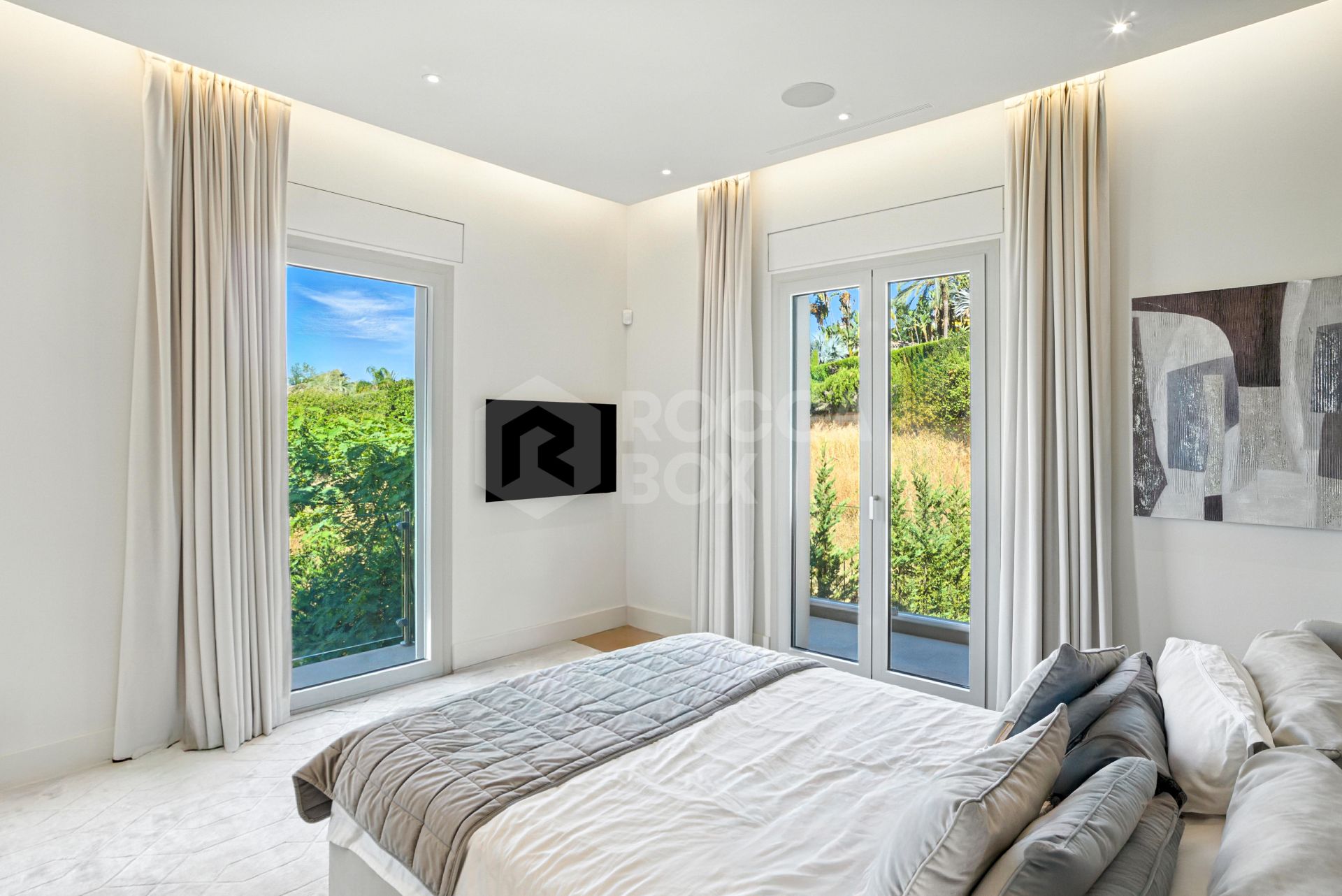 An architecturally unique, south-facing property located in the exclusive gated community of Sierra Blanca on Marbella’s prestigious Golden Mile