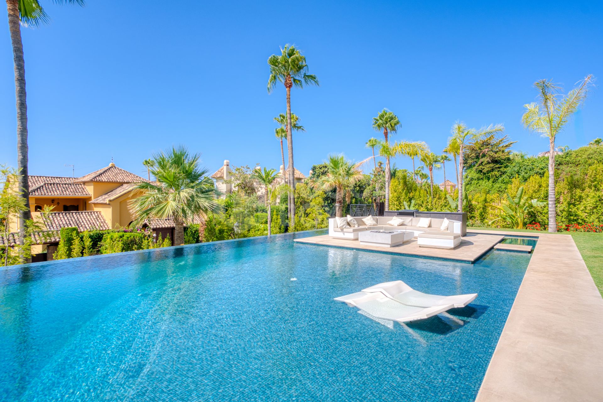 An architecturally unique, south-facing property located in the exclusive gated community of Sierra Blanca on Marbella’s prestigious Golden Mile