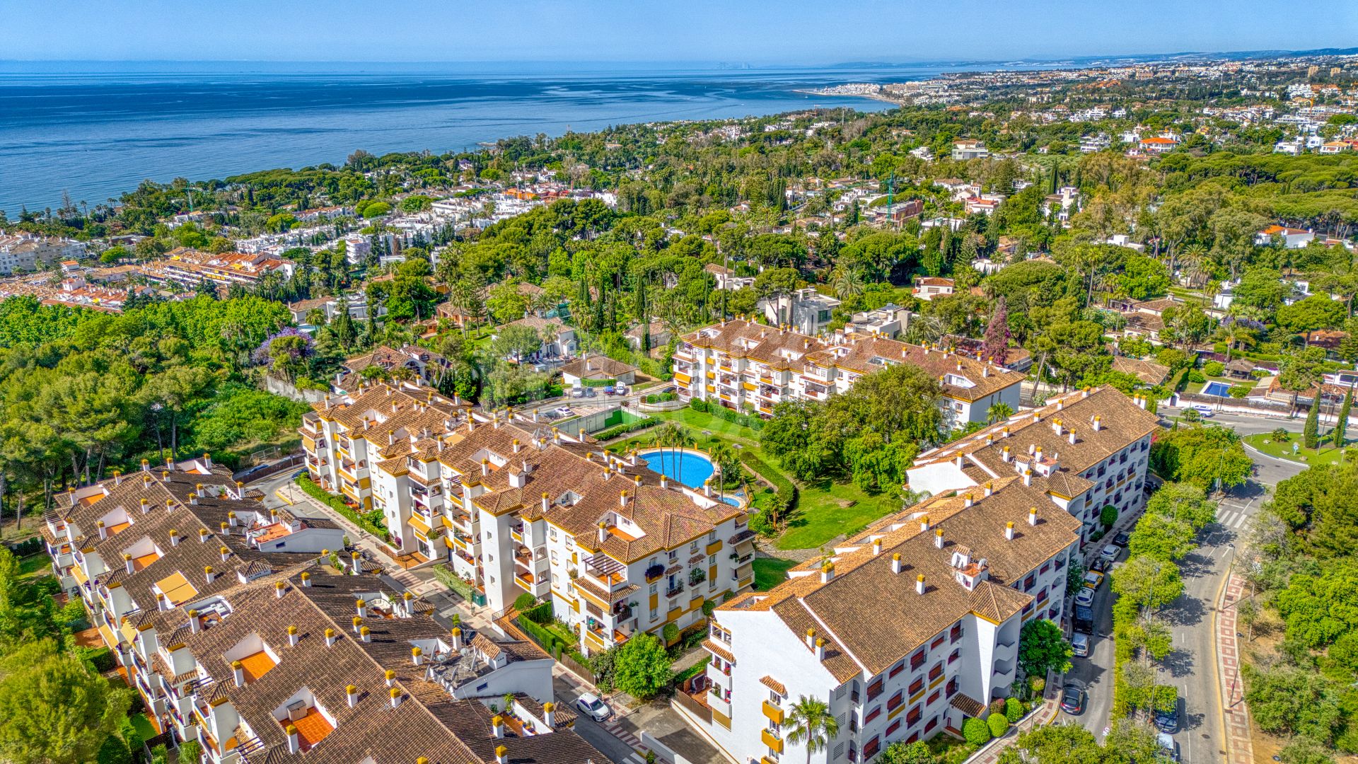 Three bedroom, south facing duplex penthouse with sea views, located in the sought-after community of Pinos de Nagüeles, on Marbella's Golden Mile