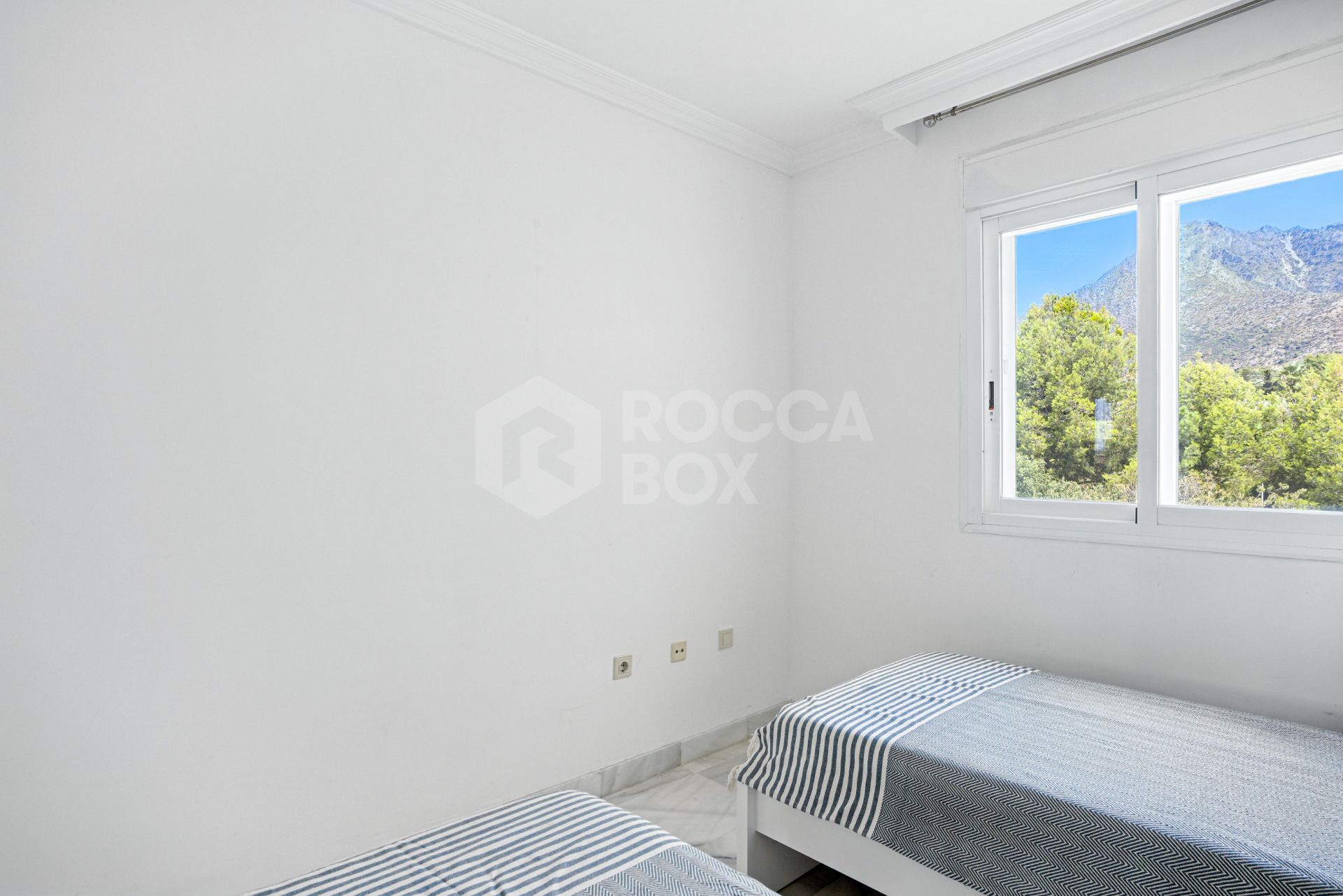 Three bedroom, south facing duplex penthouse with sea views, located in the sought-after community of Pinos de Nagüeles, on Marbella's Golden Mile