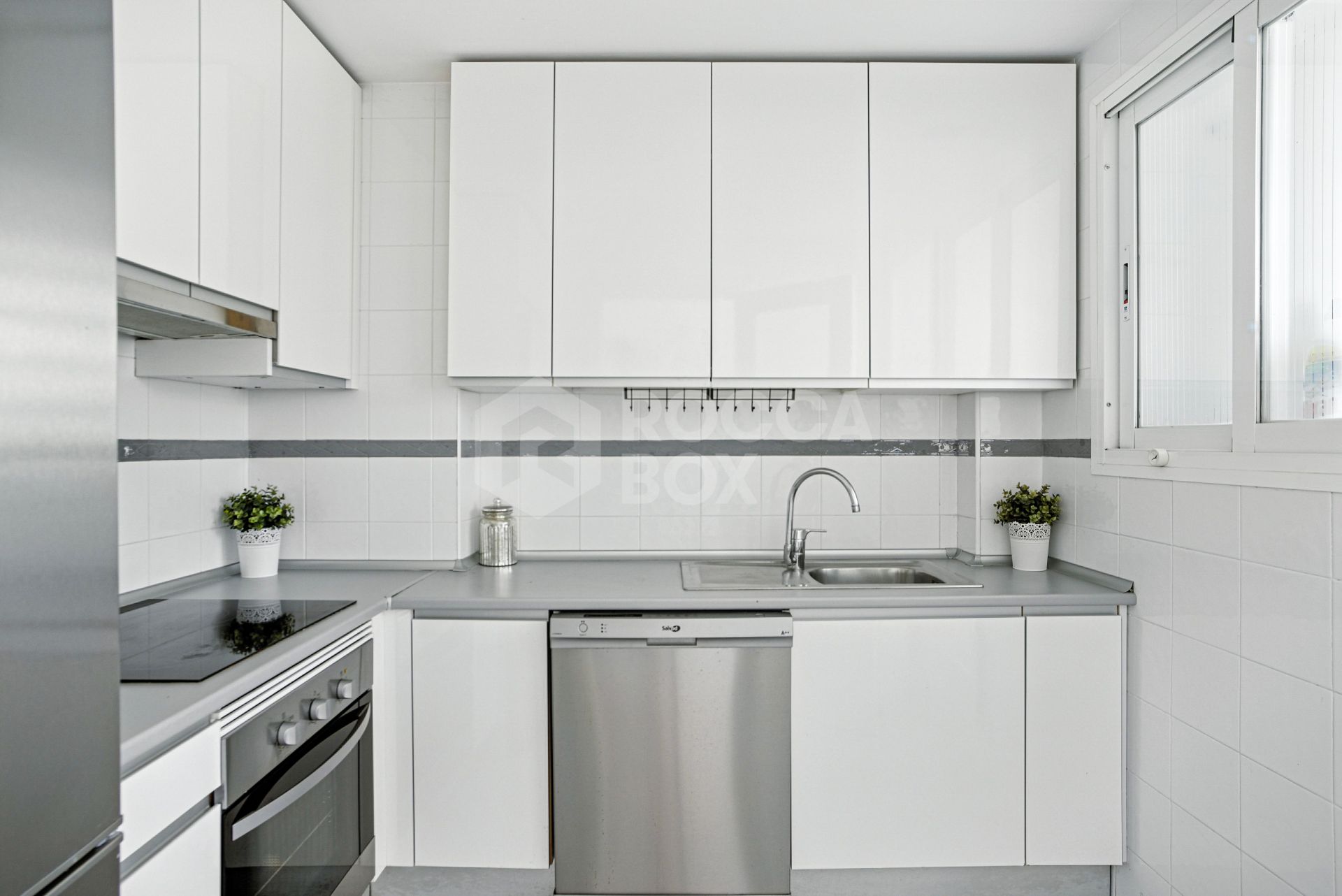 Three bedroom, south facing duplex penthouse with sea views, located in the sought-after community of Pinos de Nagüeles, on Marbella's Golden Mile