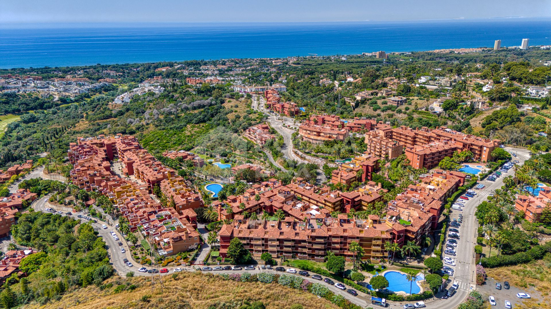 Beautifully renovated, south west facing, two bedroom apartment located in the residential area of Reserva de Marbella