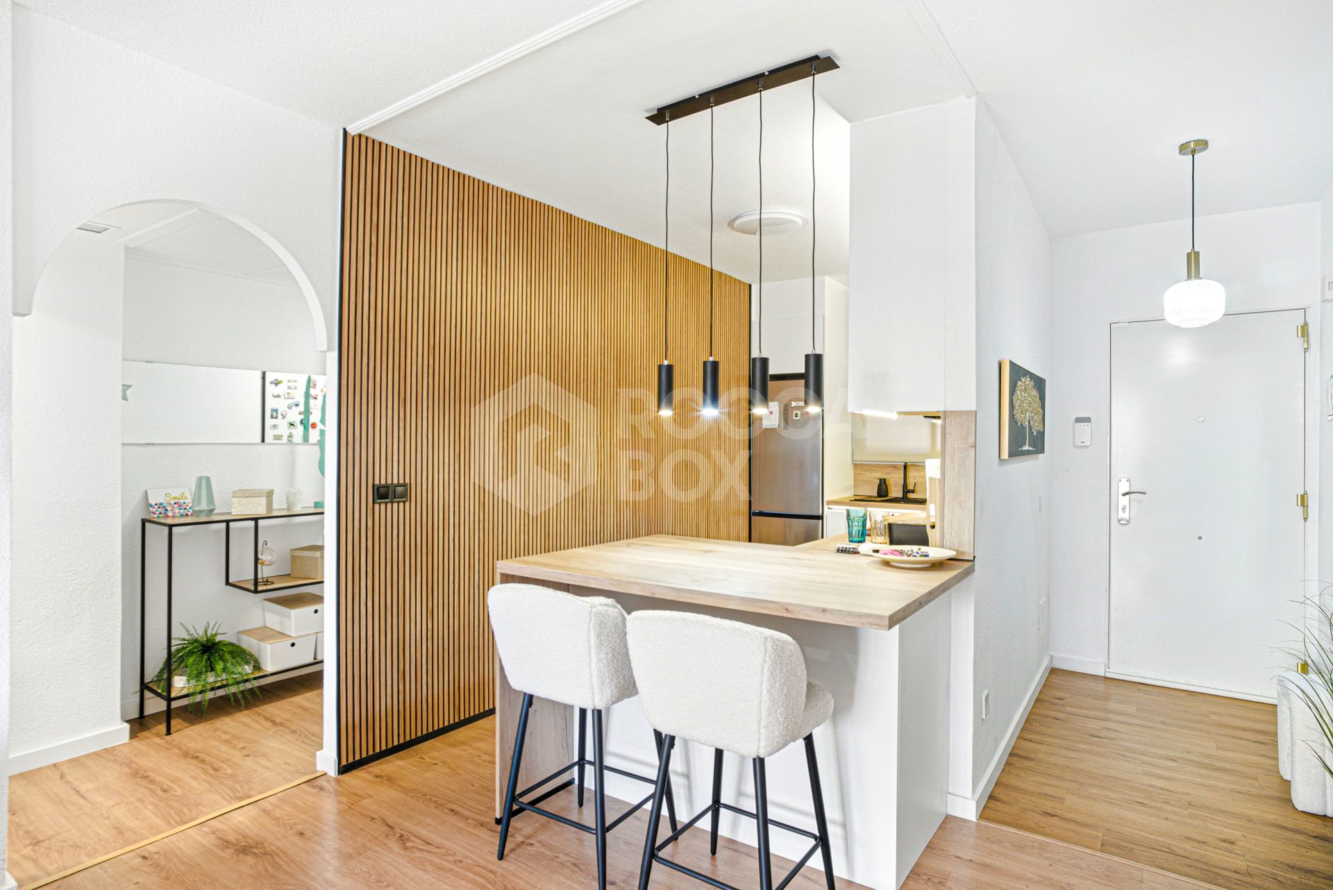 Beautifully renovated, south west facing, two bedroom apartment located in the residential area of Reserva de Marbella