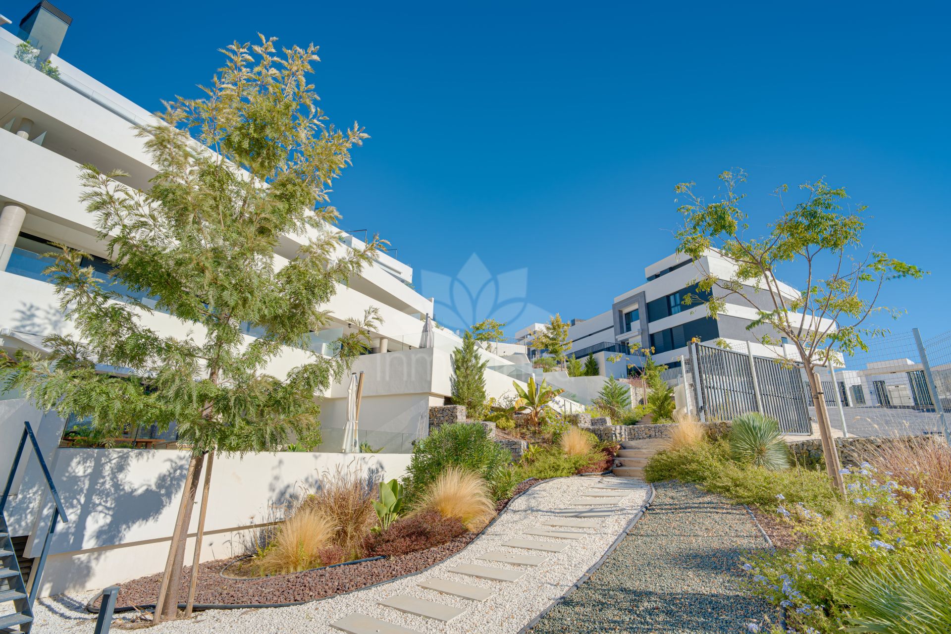 Apartamento Planta Baja en Los Altos de los Monteros, Marbella