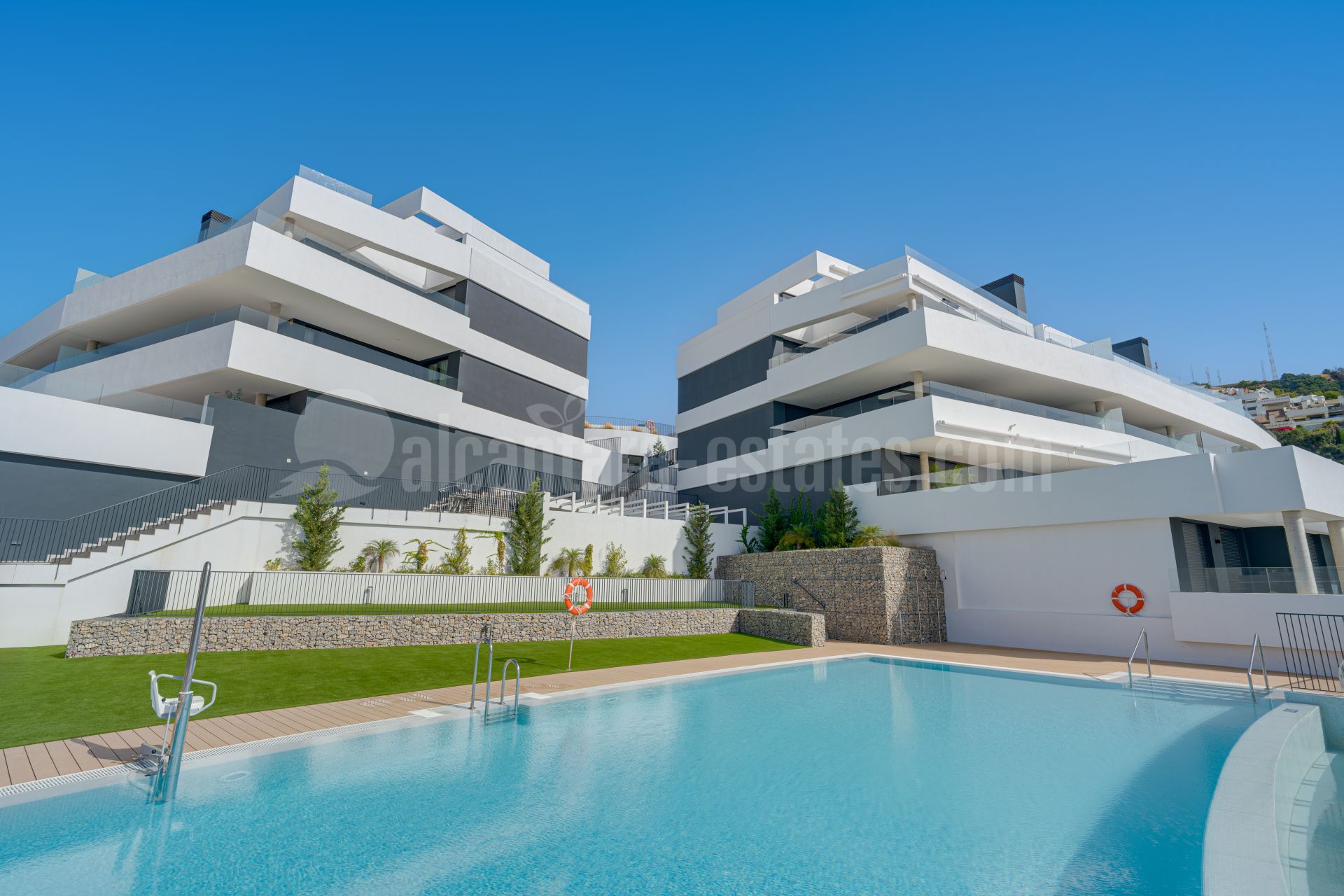 Apartamento Planta Baja en Los Altos de los Monteros, Marbella