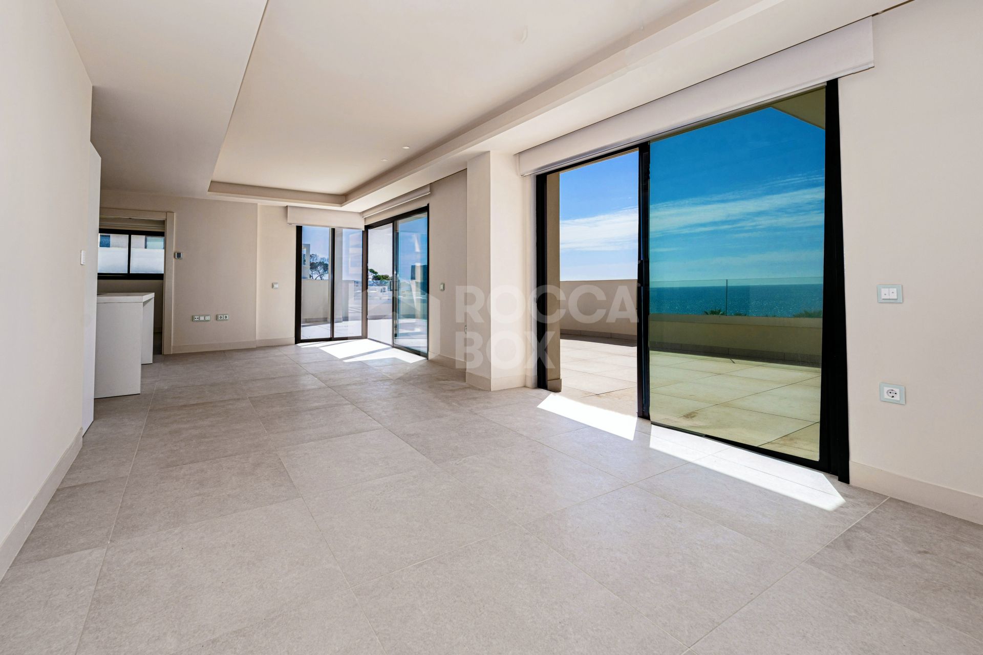 Luxury by the sea: top penthouse in Velaya