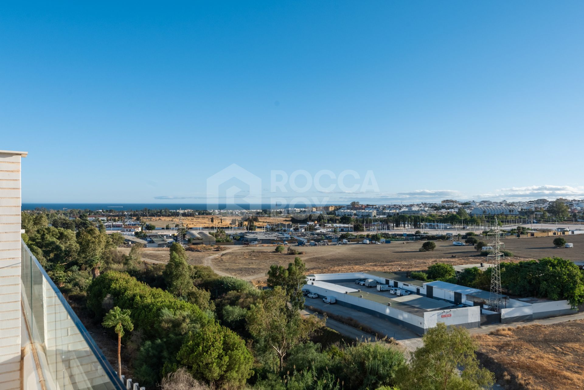 Modern 2-bedroom Penthouse with Sea and Mountain Views in Nueva Andalucia