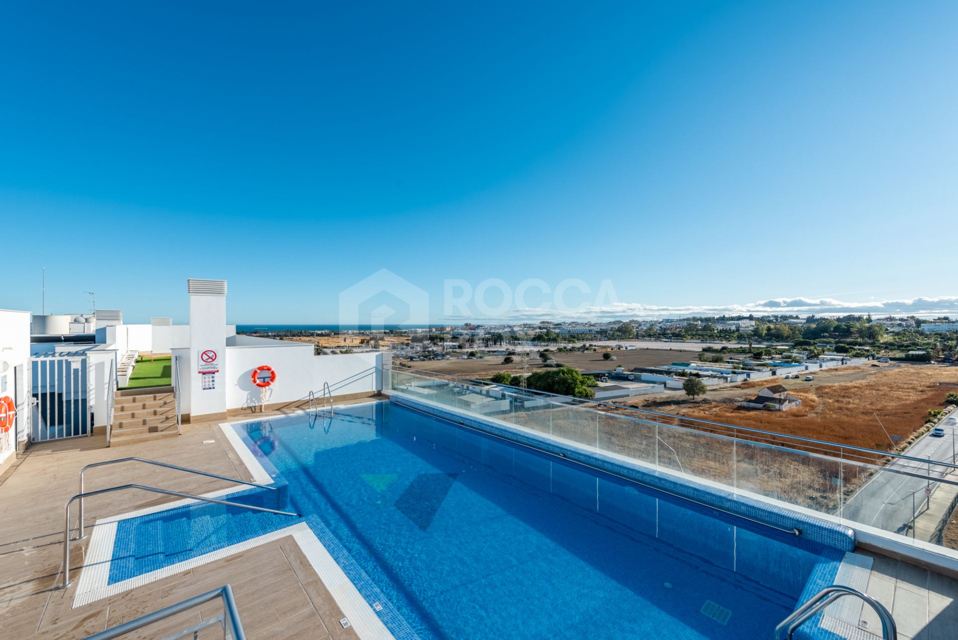 Modern 2-bedroom Penthouse with Sea and Mountain Views in Nueva Andalucia