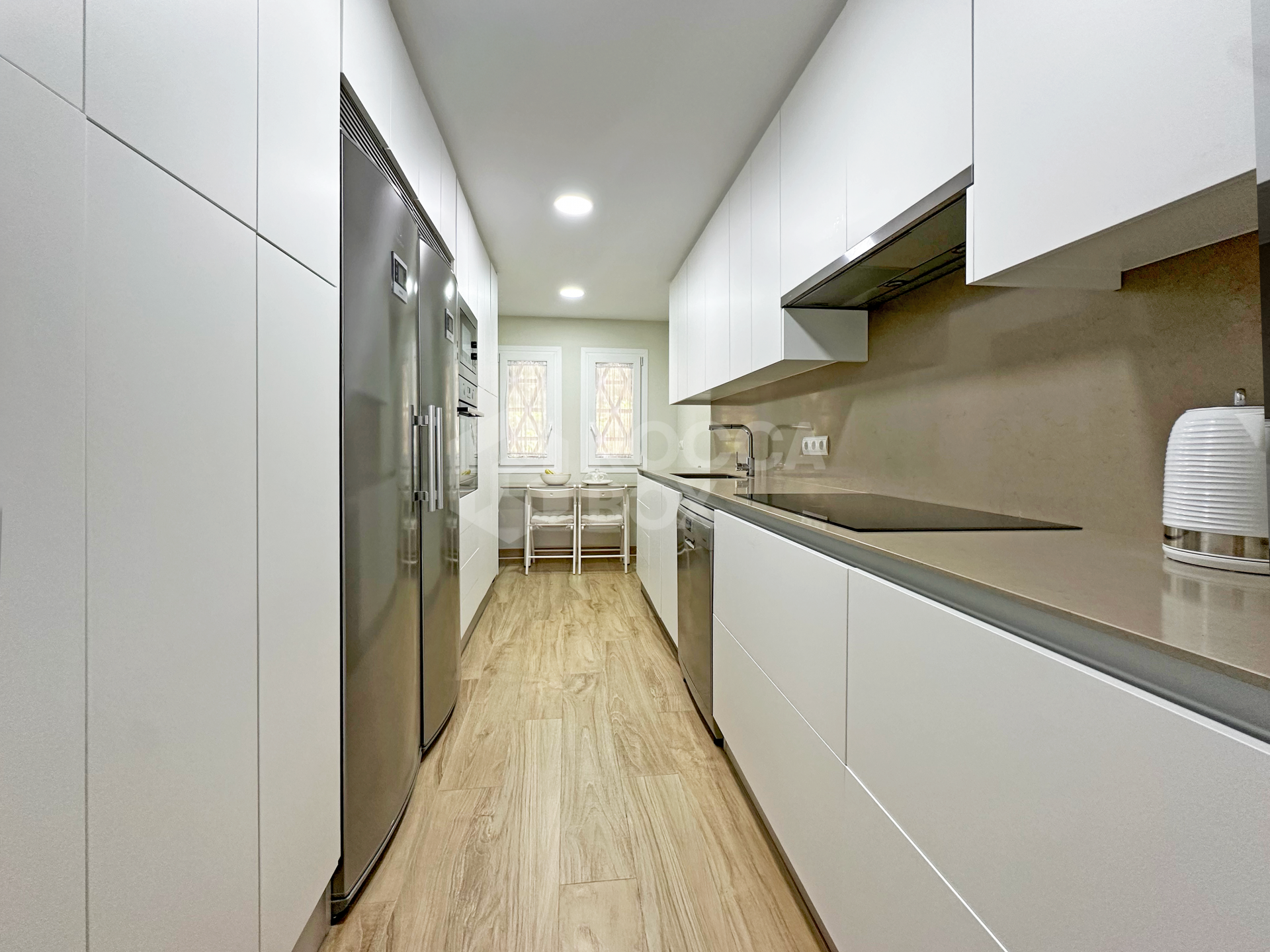 Exclusive renovated apartment with a large terrace and panoramic views in Las Joyas, Estepona