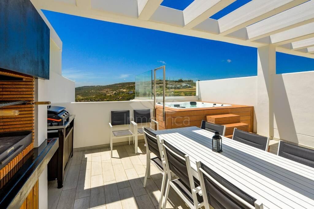 Town House in Bahia de las Rocas, Manilva